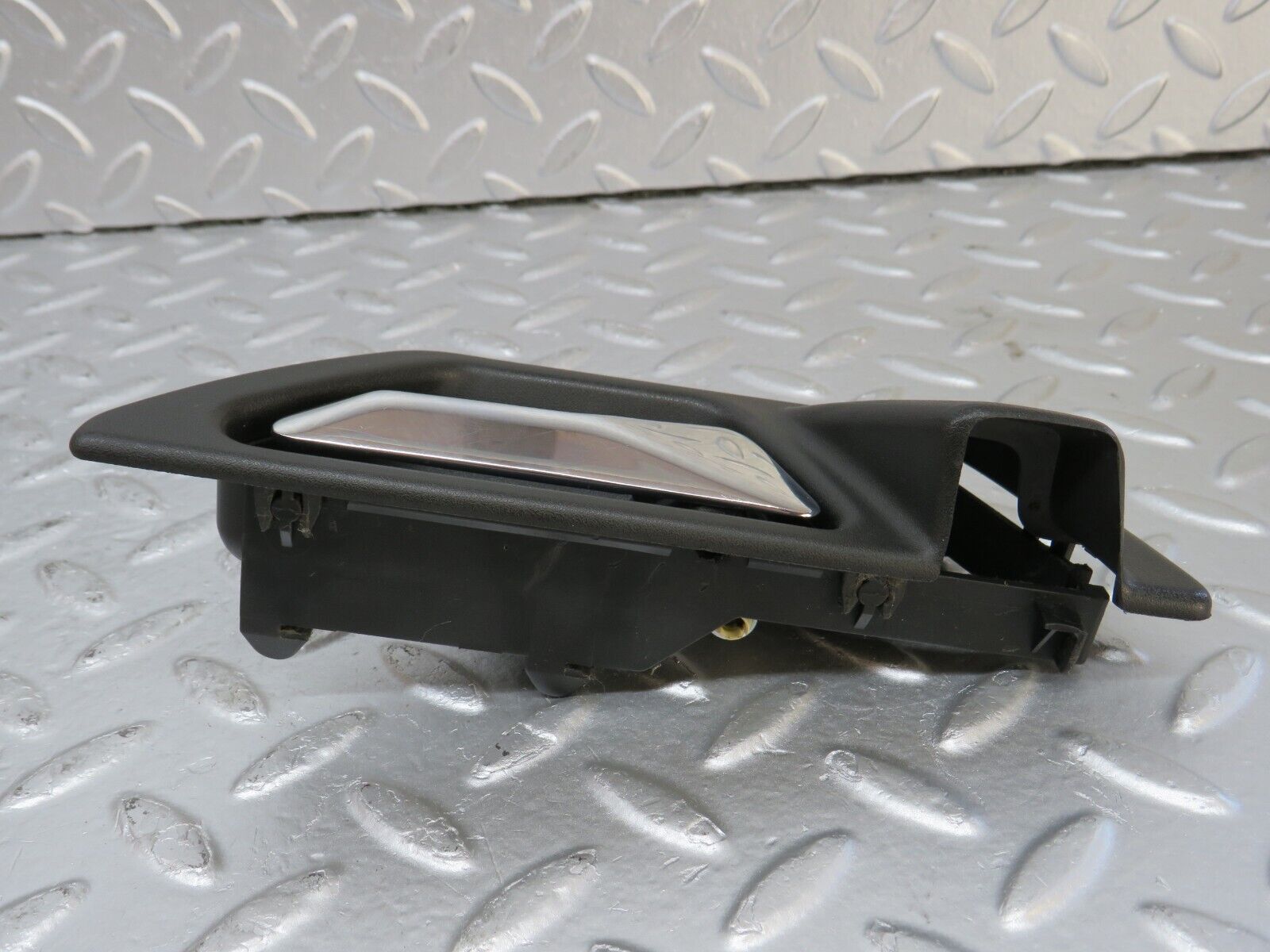 33906 Mercedes-Benz W124 260E Interior Door Handle Front Right 1247600261