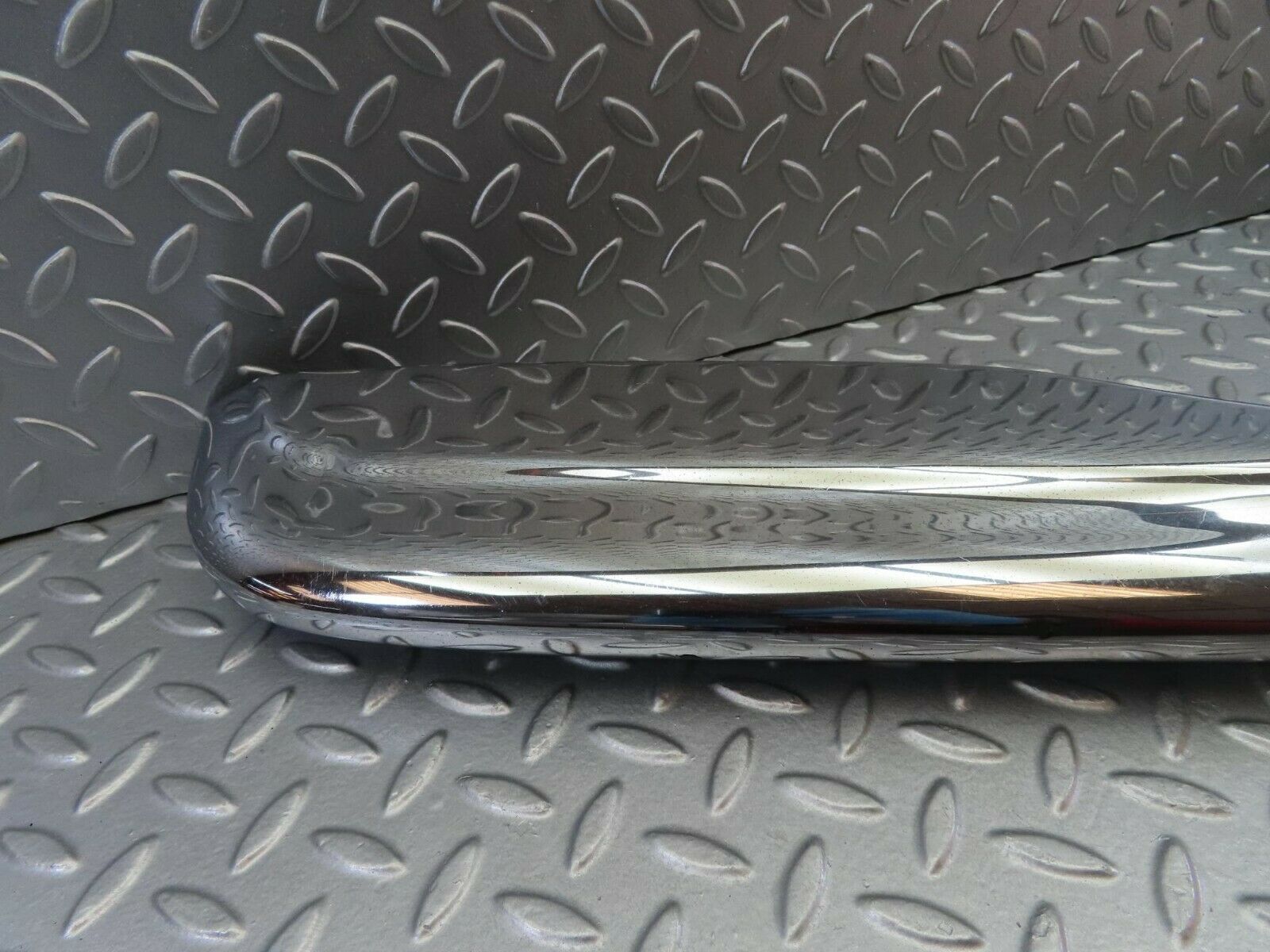 10616 Mercedes-Benz W108 Front Left Upper Bumper Corner