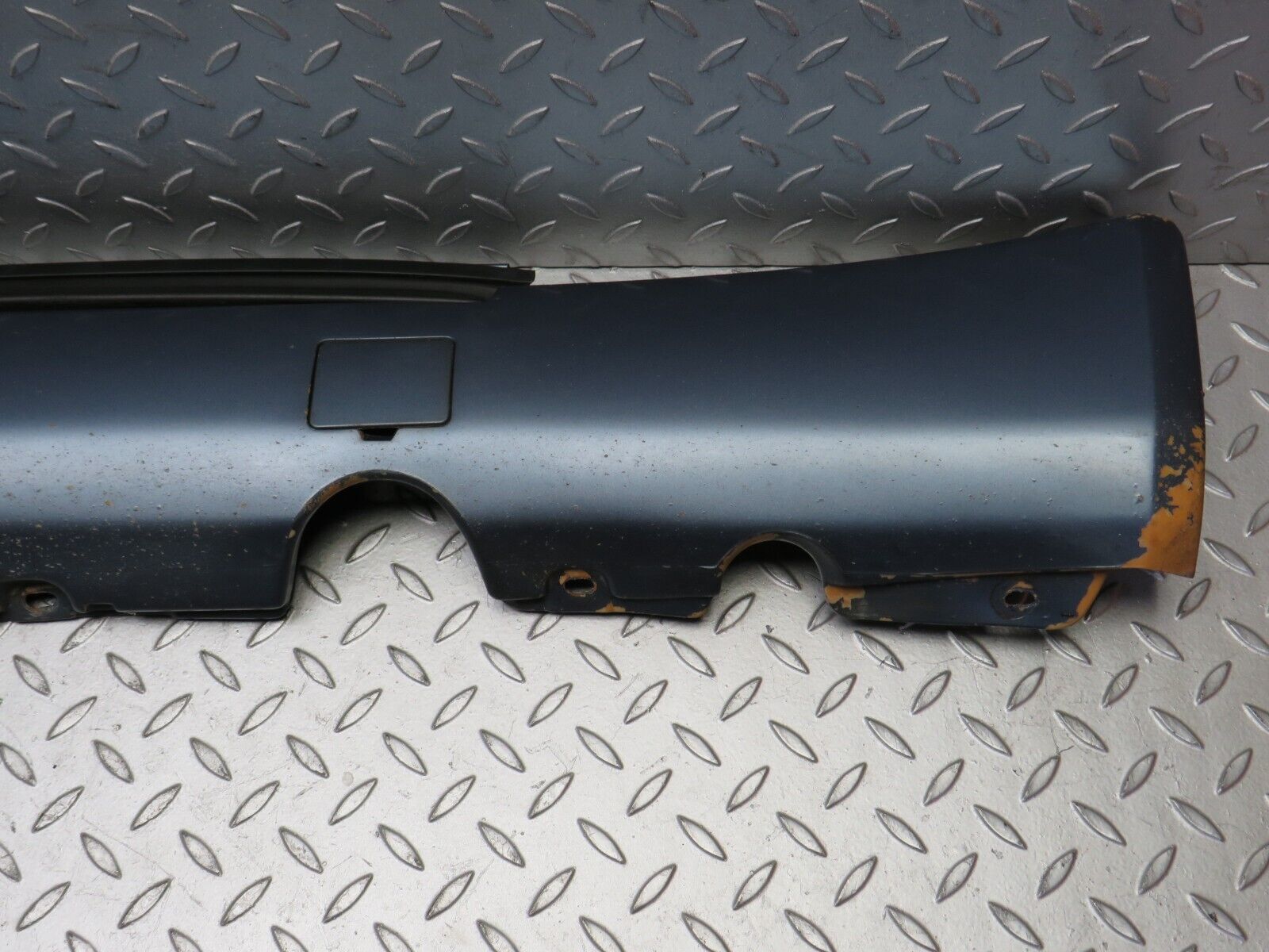 31916 Mercedes-Benz S124 220TE Wagon Side Skirt Right Side 1246902440