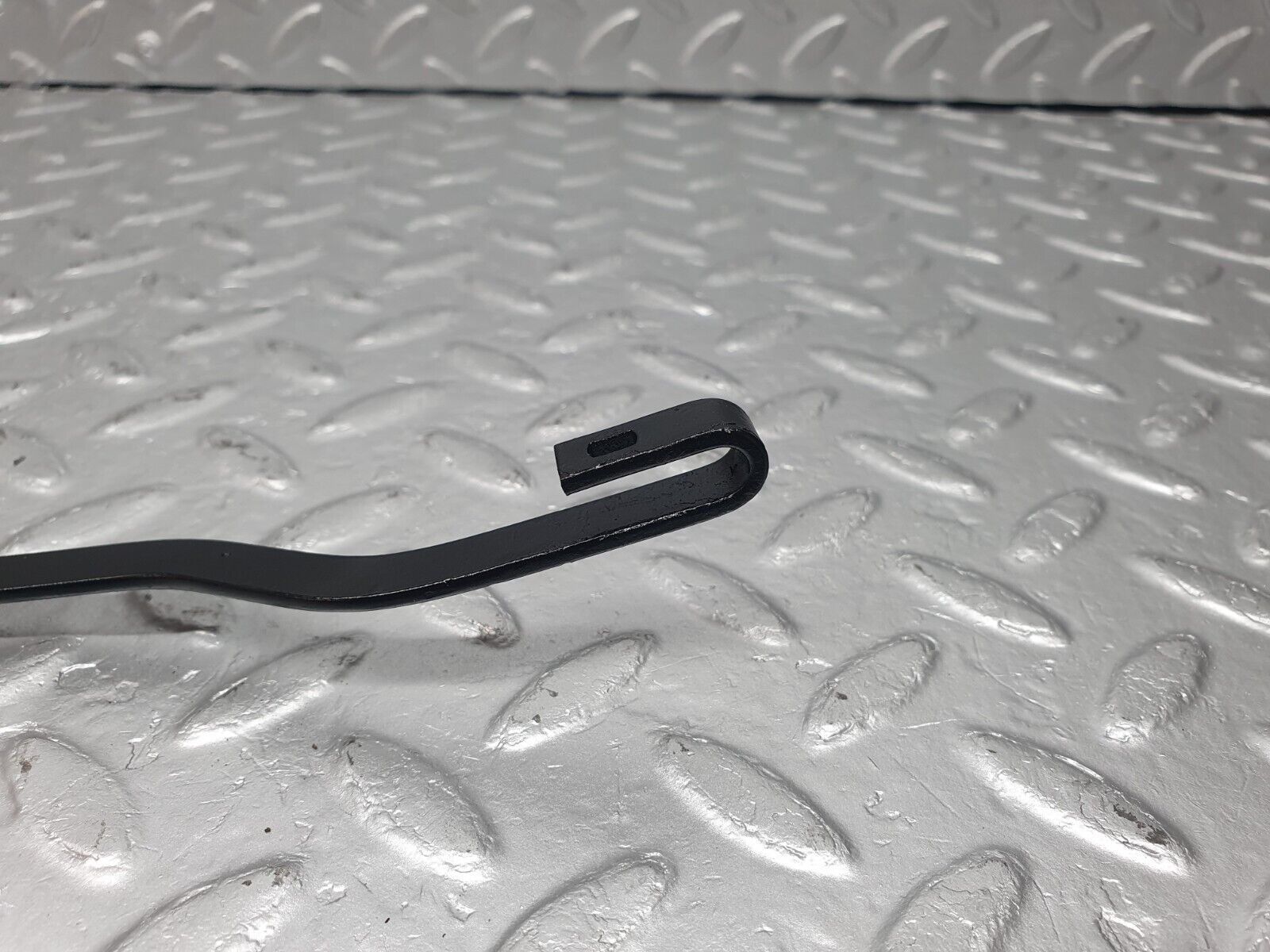 40731 Mercedes-Benz W123 300D Wiper Arm Bosch Left Side 3399990553