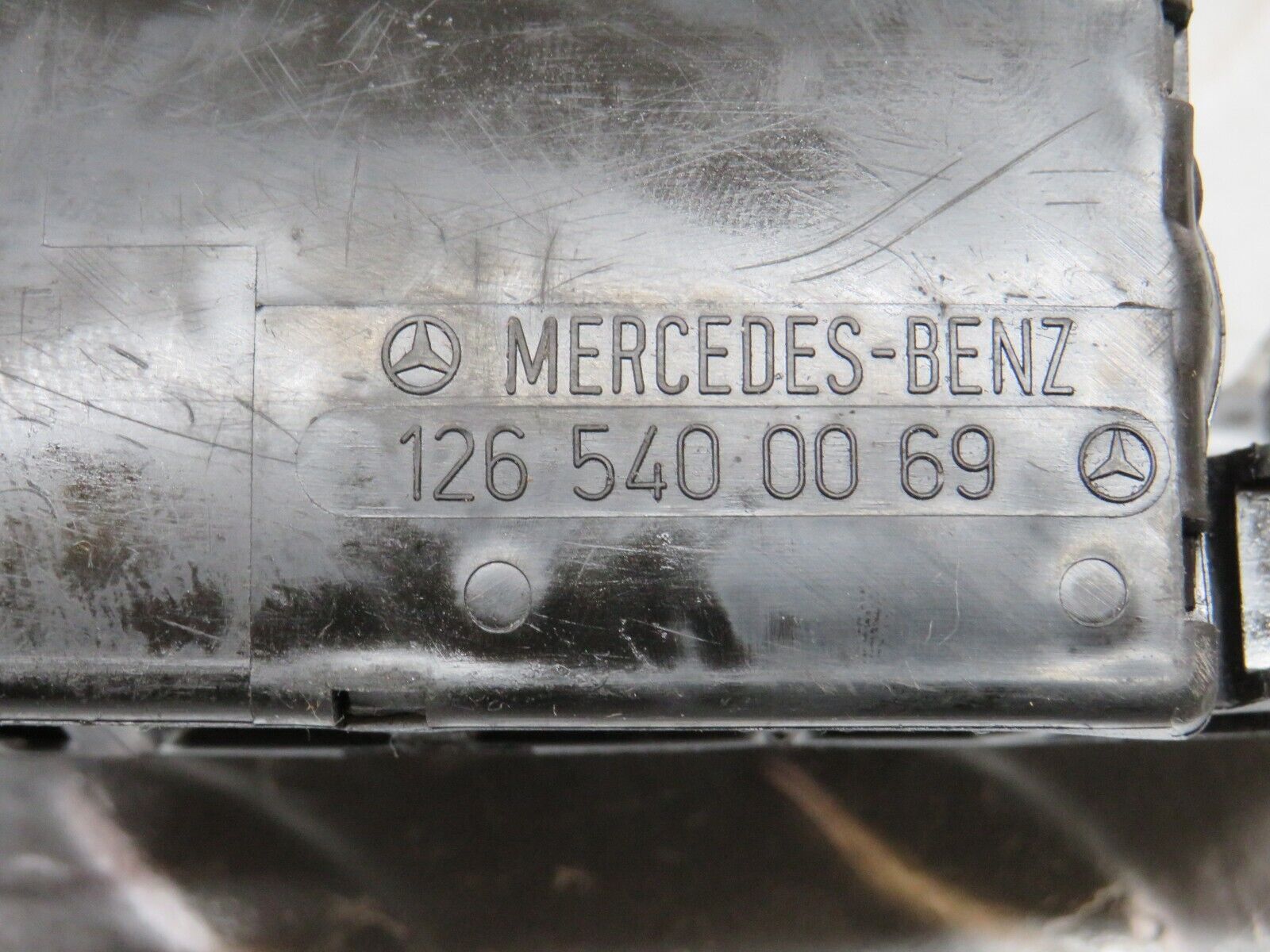 34423 Mercedes-Benz C126 380SEC Cable Wire Distributor Connector 1040030407