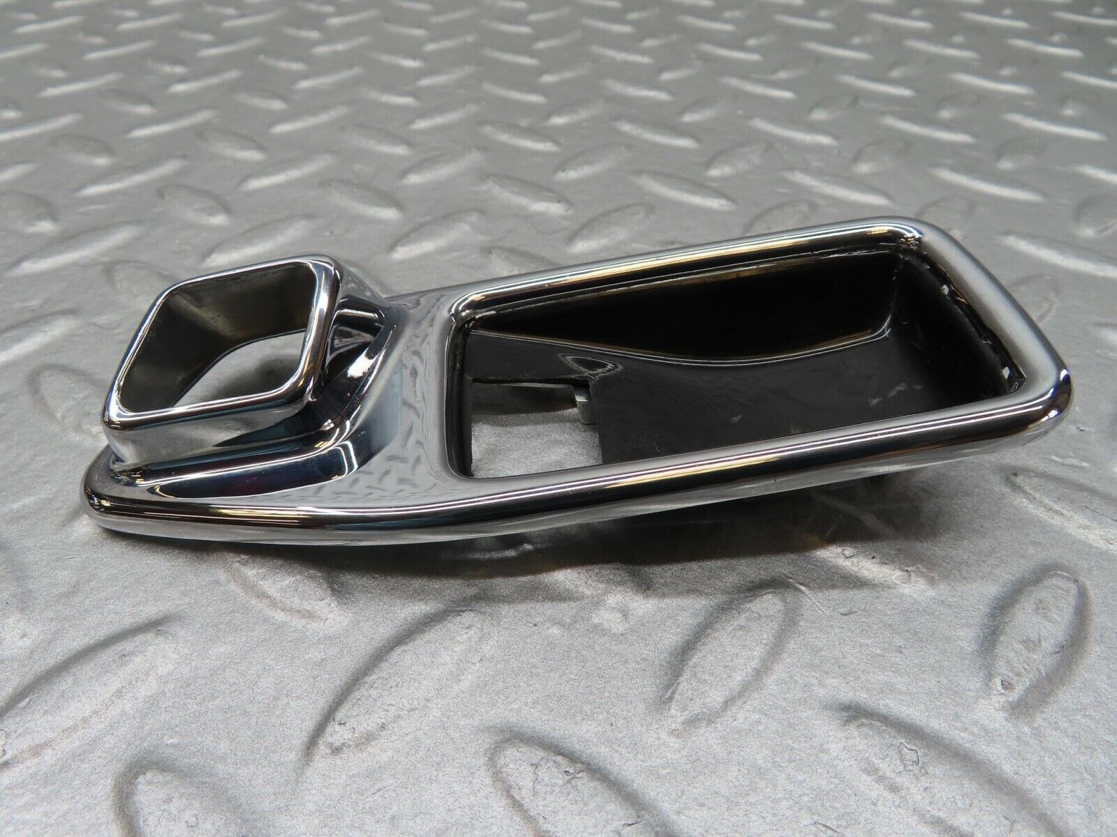 16059 Mercedes-Benz W123 280E Chrome Frame For Door Opener Left 1167660111