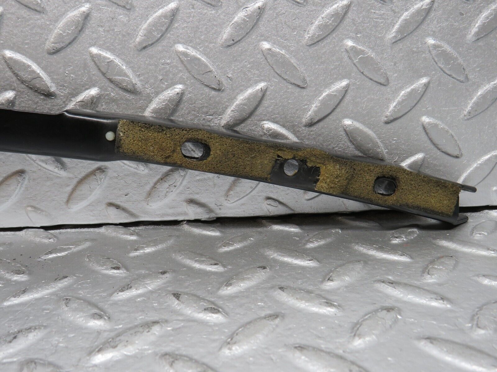 39659 Mercedes-Benz R129 320SL Coupe Right Door Front Window Channel