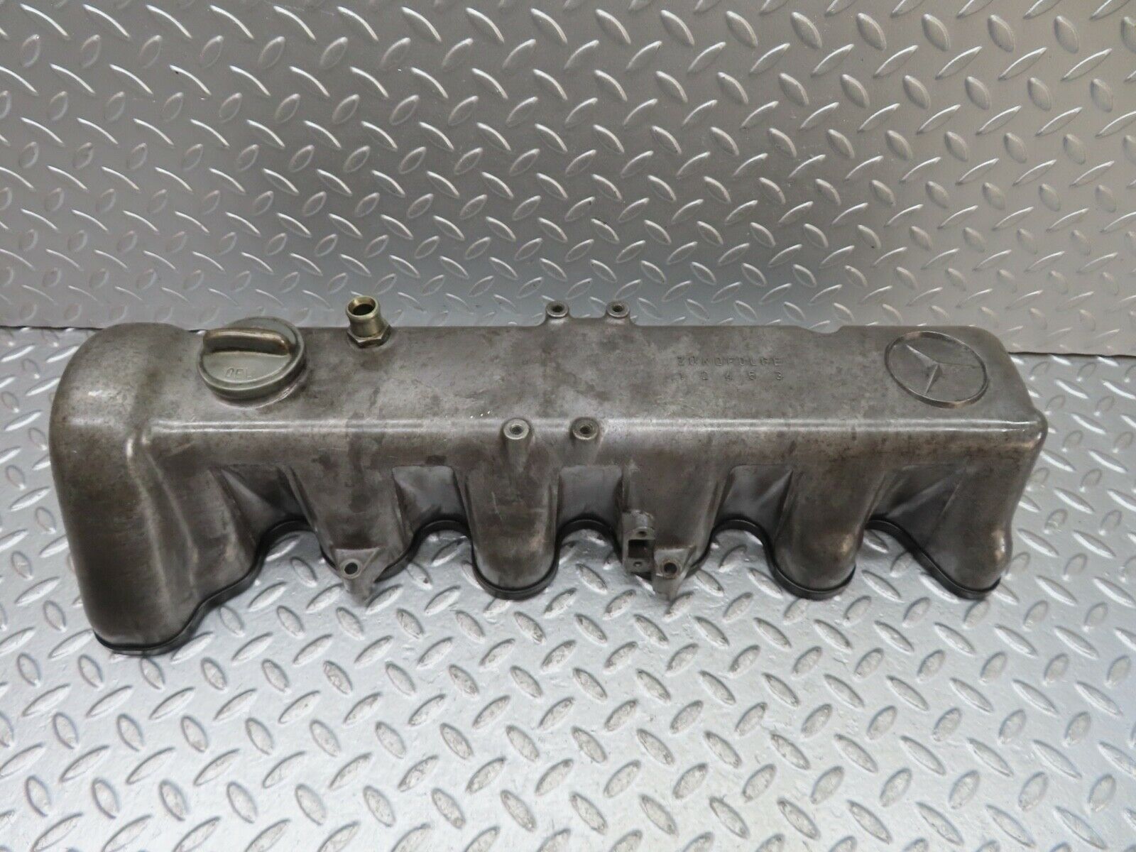 19271 Mercedes-Benz W123 300D Cylinder Head Valve Cover 6170160305