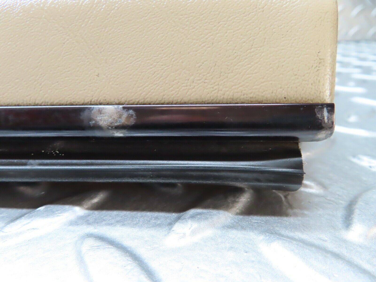 19939 Mercedes-Benz R129 300SL Coupe Left Door Card Cream