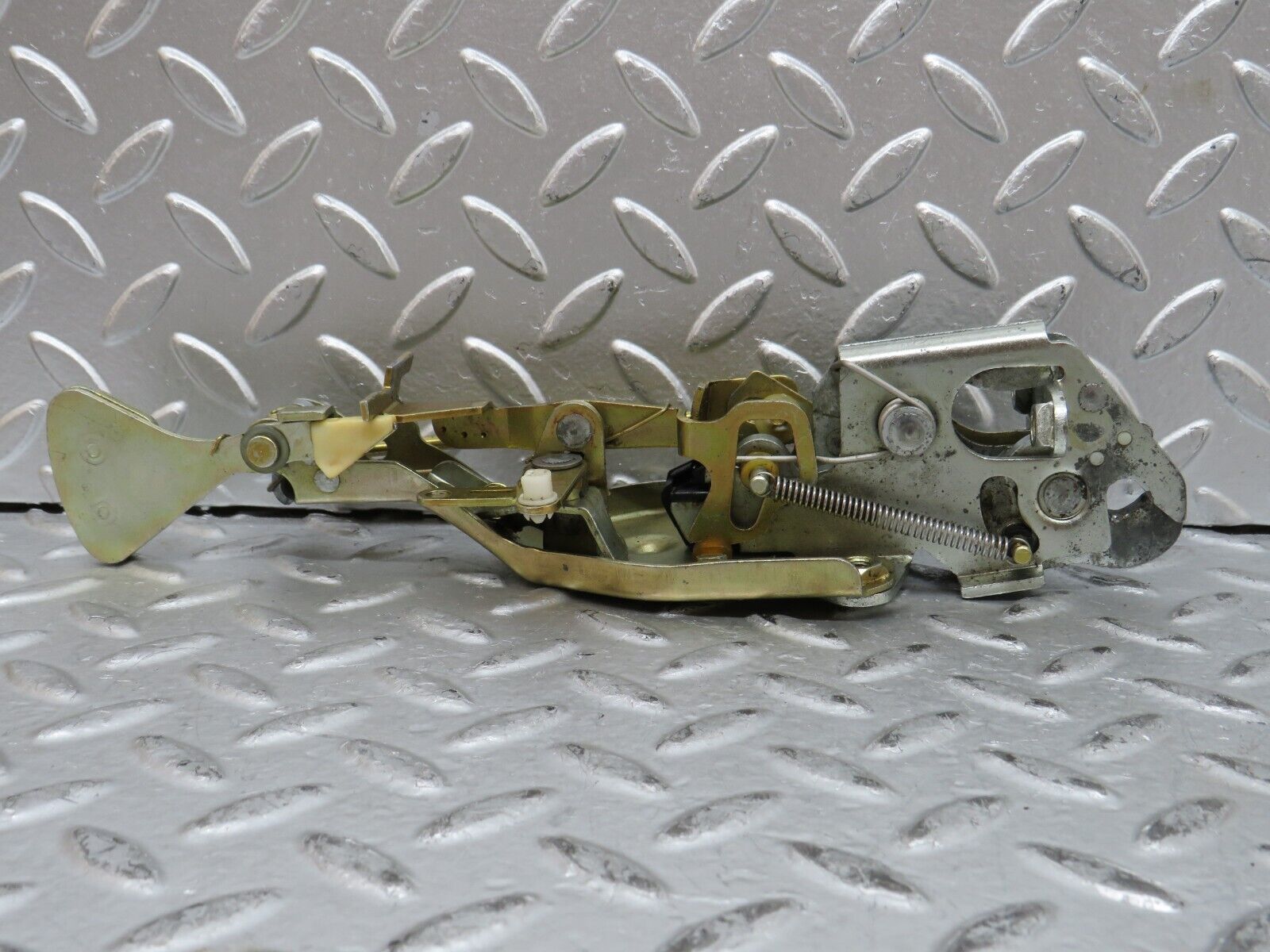 28296 Mercedes-Benz S123 240D Wagon Tailgate Lock Mechanism 1237401035