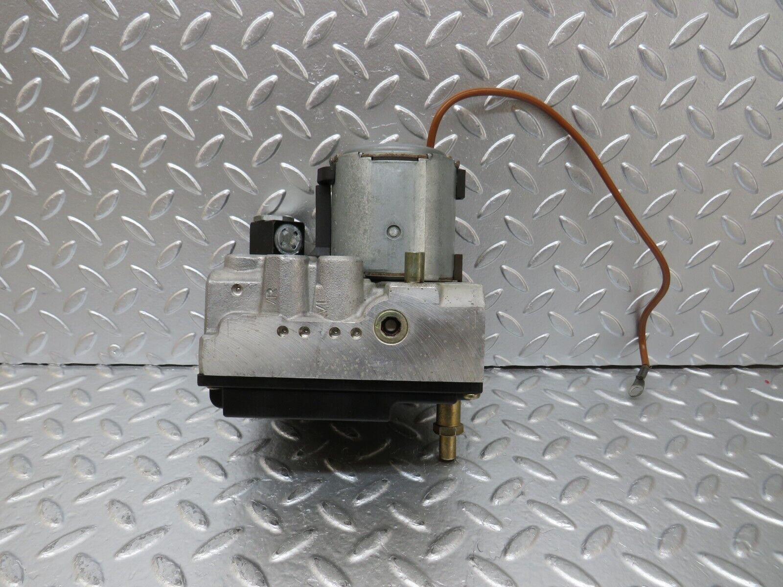 24937 Mercedes-Benz W140 S320 ABS Pump Bosch 0130108057