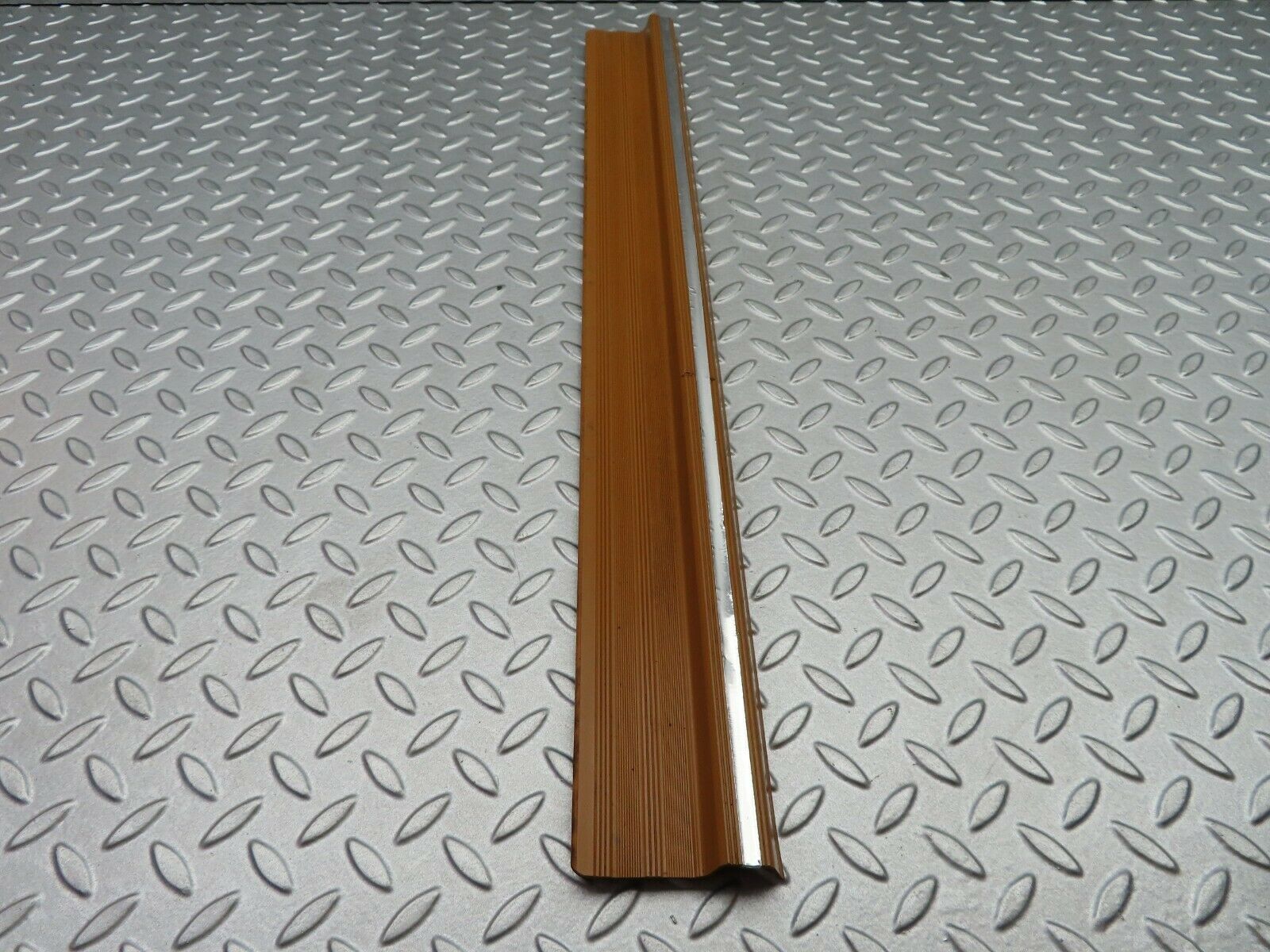 5665 Mercedes-Benz W123 200 Front Right Door Sill