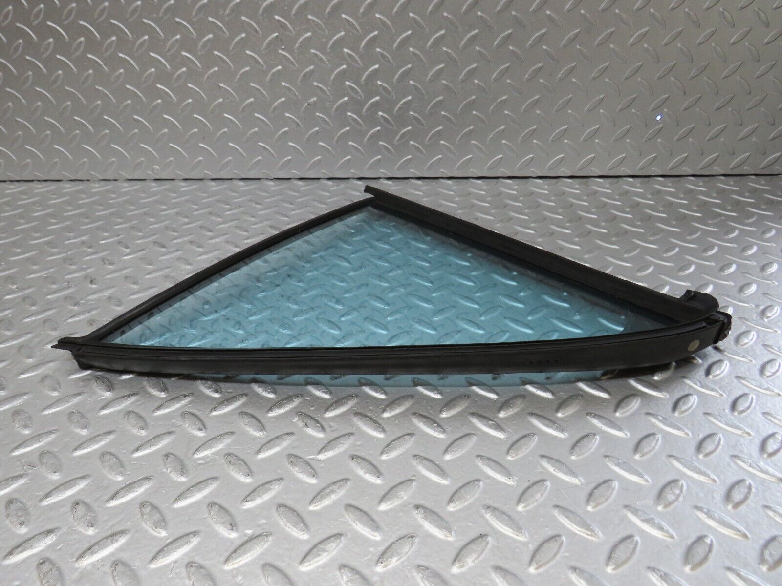 35060 Mercedes-Benz W210 320E Rear Right Quarter Window Glass 2107350224