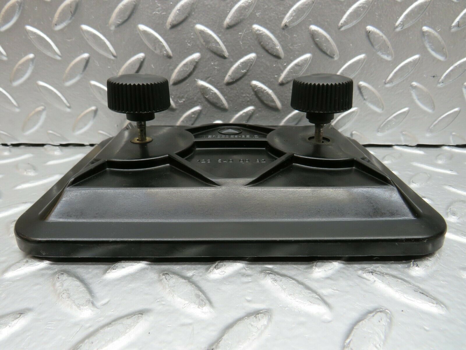 24035 Mercedes-Benz W123 280E Fuse Box Cover Lid 1235400082 1235450700