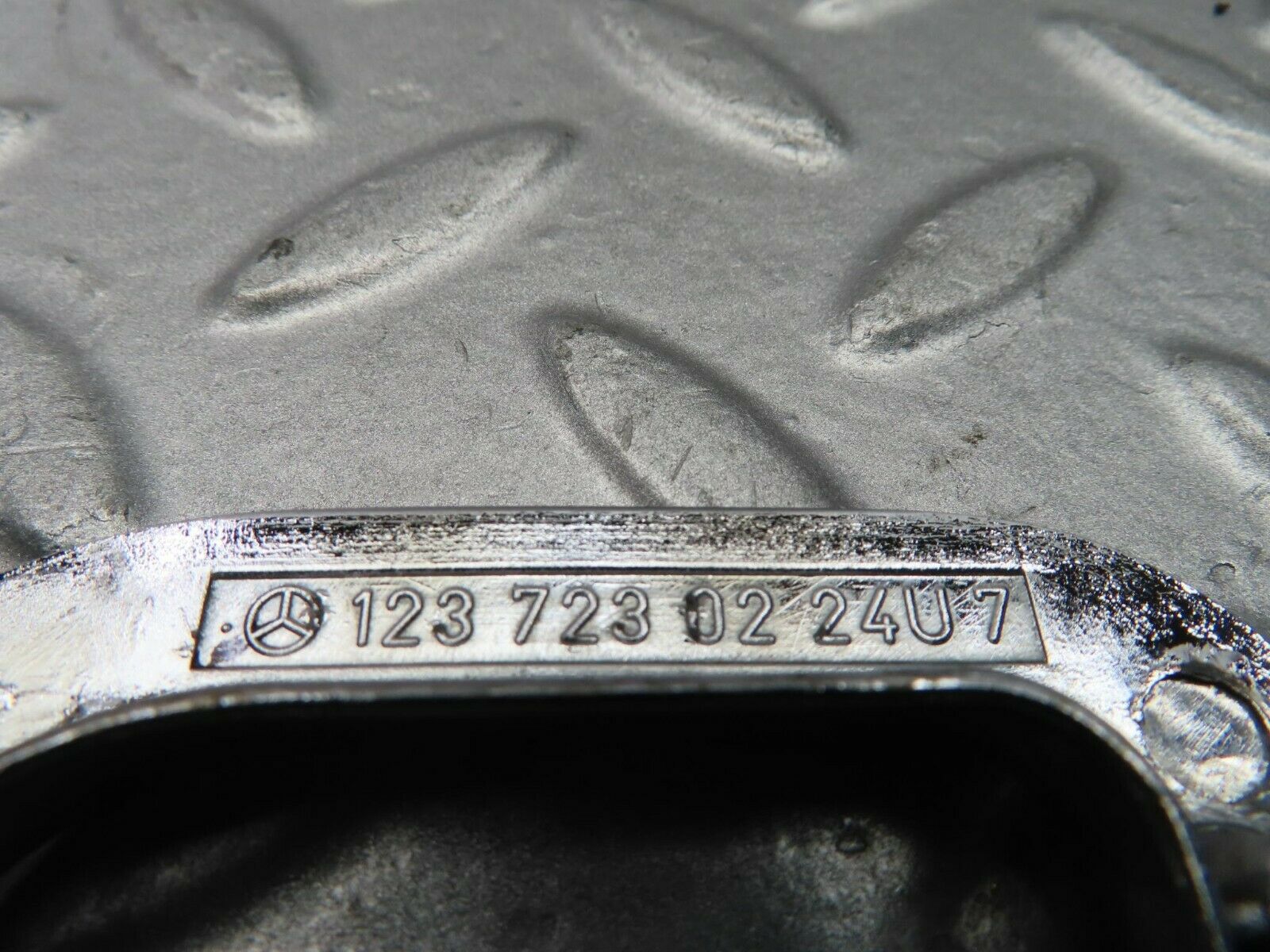 9914 Mercedes-Benz C123 230CE Coupe Right Interior Chrome Door Latch Trim