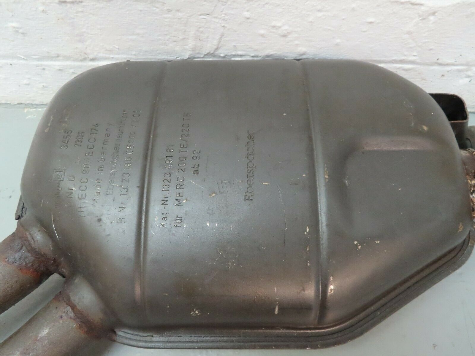 6692 Mercedes-Benz S124 E220 Wagon Middle Silencer