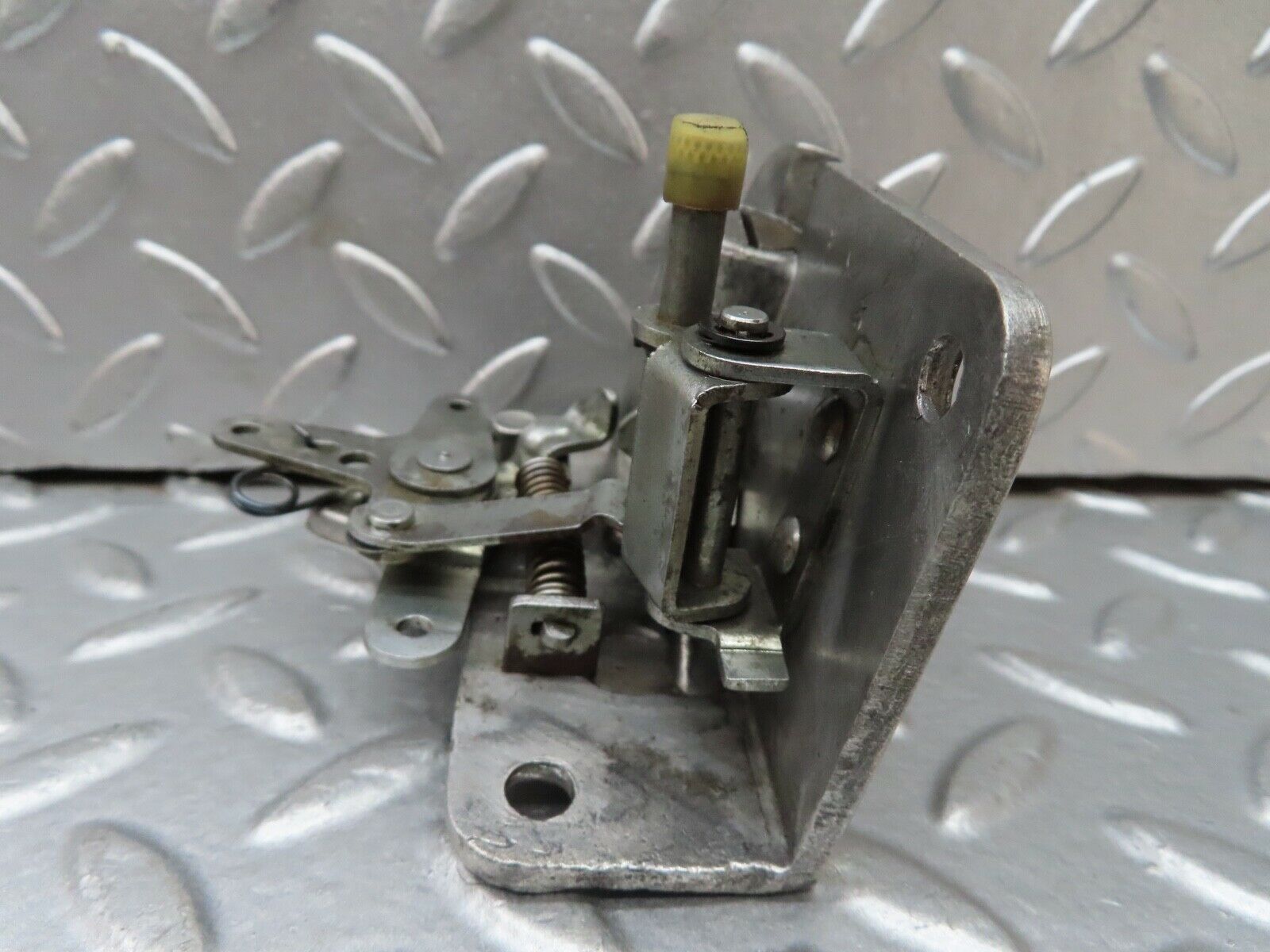 18586 Mercedes-Benz W120 W121 Ponton Rear Left Door Lock Mechanism