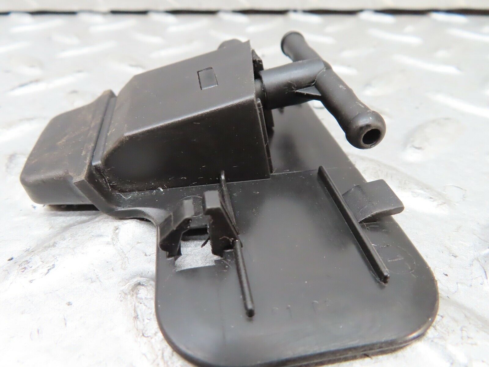 19615 Mercedes-Benz C140 CL420 Coupe Windshield Washer Nozzle 2108601847