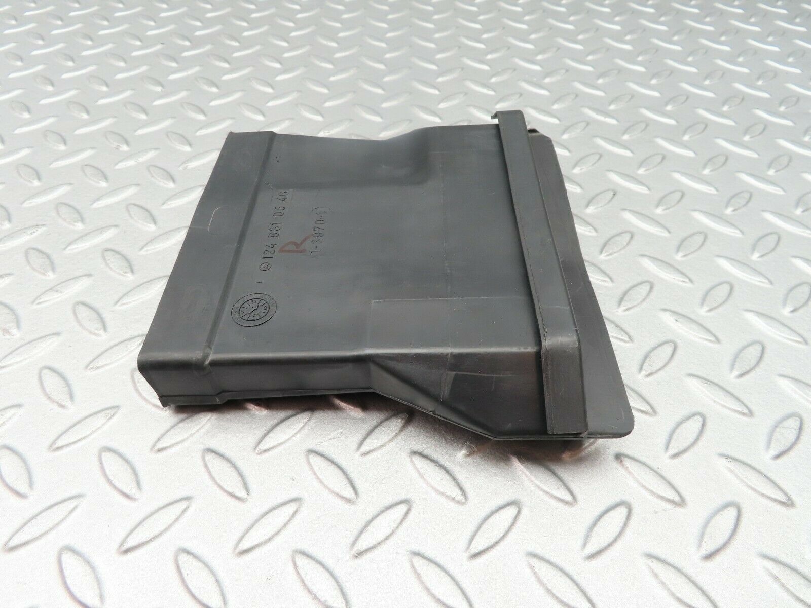 5359 Mercedes-Benz W124 230E Ventilation Air Duct Right 1248310546