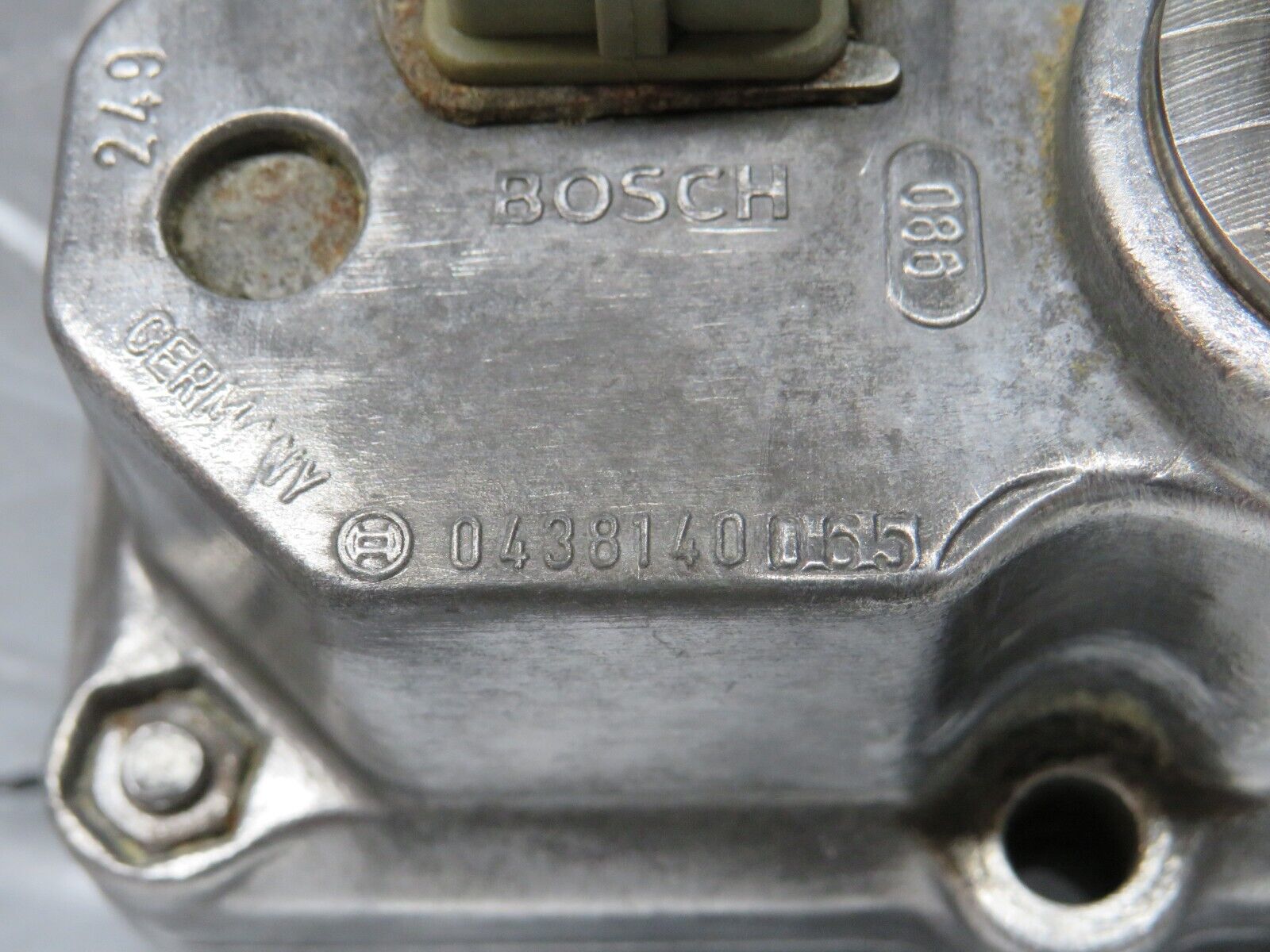 29863 Mercedes-Benz W123 230E Warm Up Regulator Bosch 0438140065