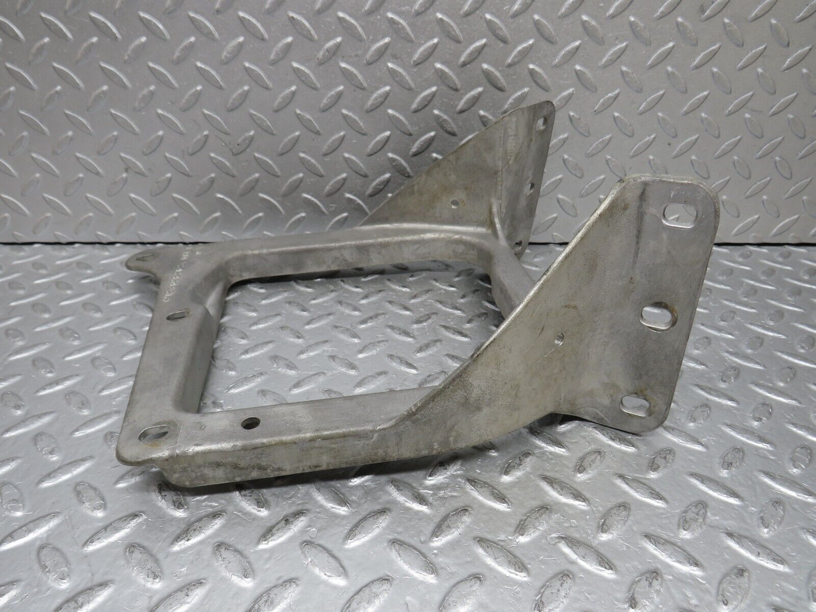 37964 Mercedes-Benz A124 320E Cabriolet Centre Control Support Bracket 1246282624