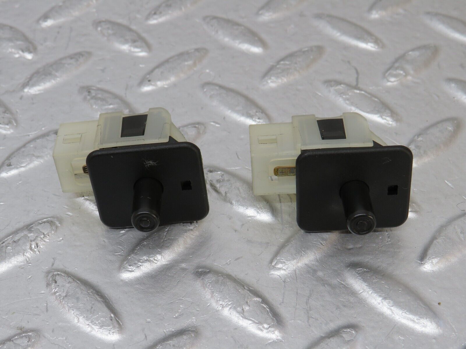 34883 Mercedes-Benz W210 320E Door Contact Switch 2x 2028209410