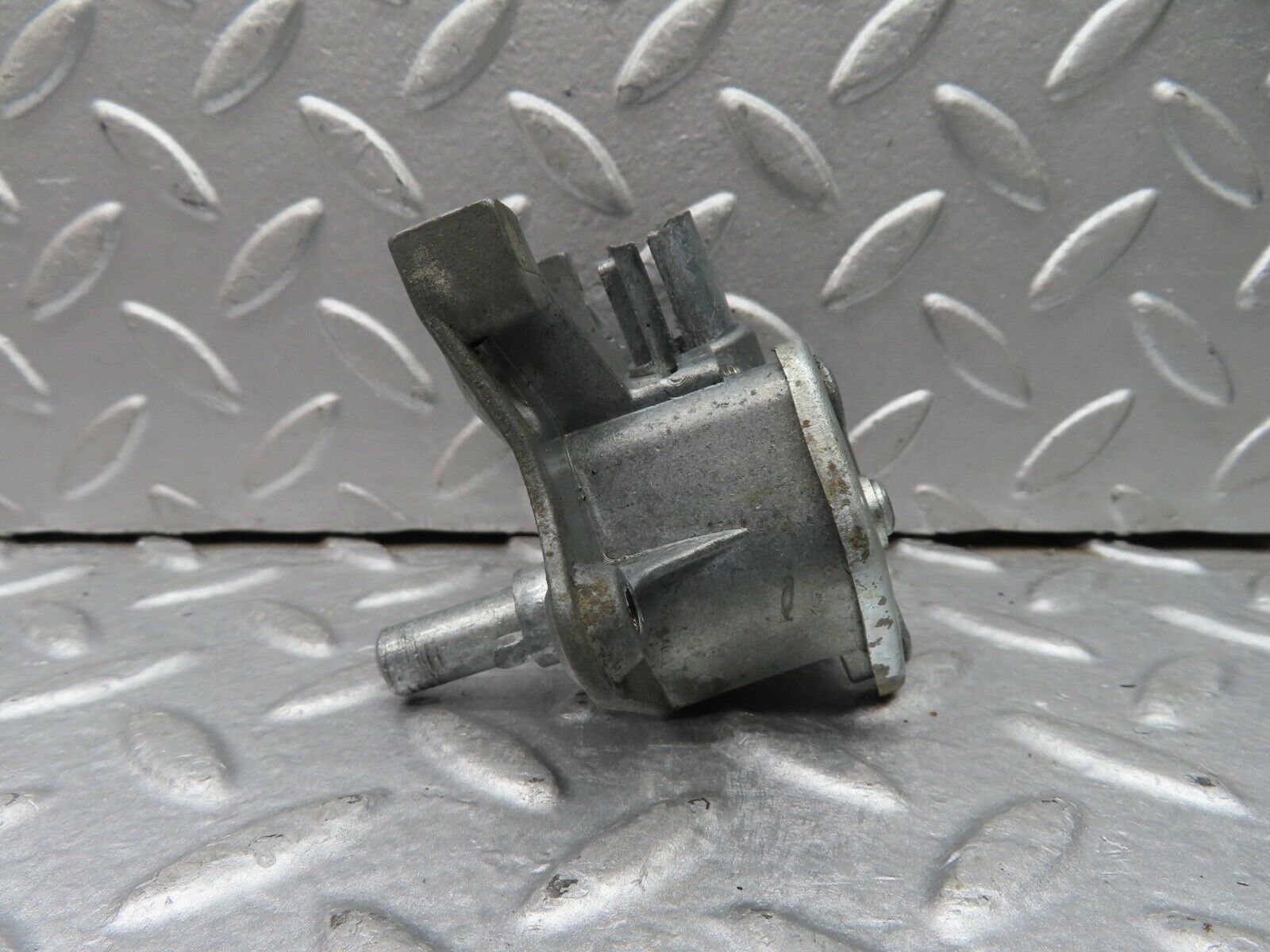 18293 Mercedes-Benz W111 220SE Coupe Vent Window Regulator Right