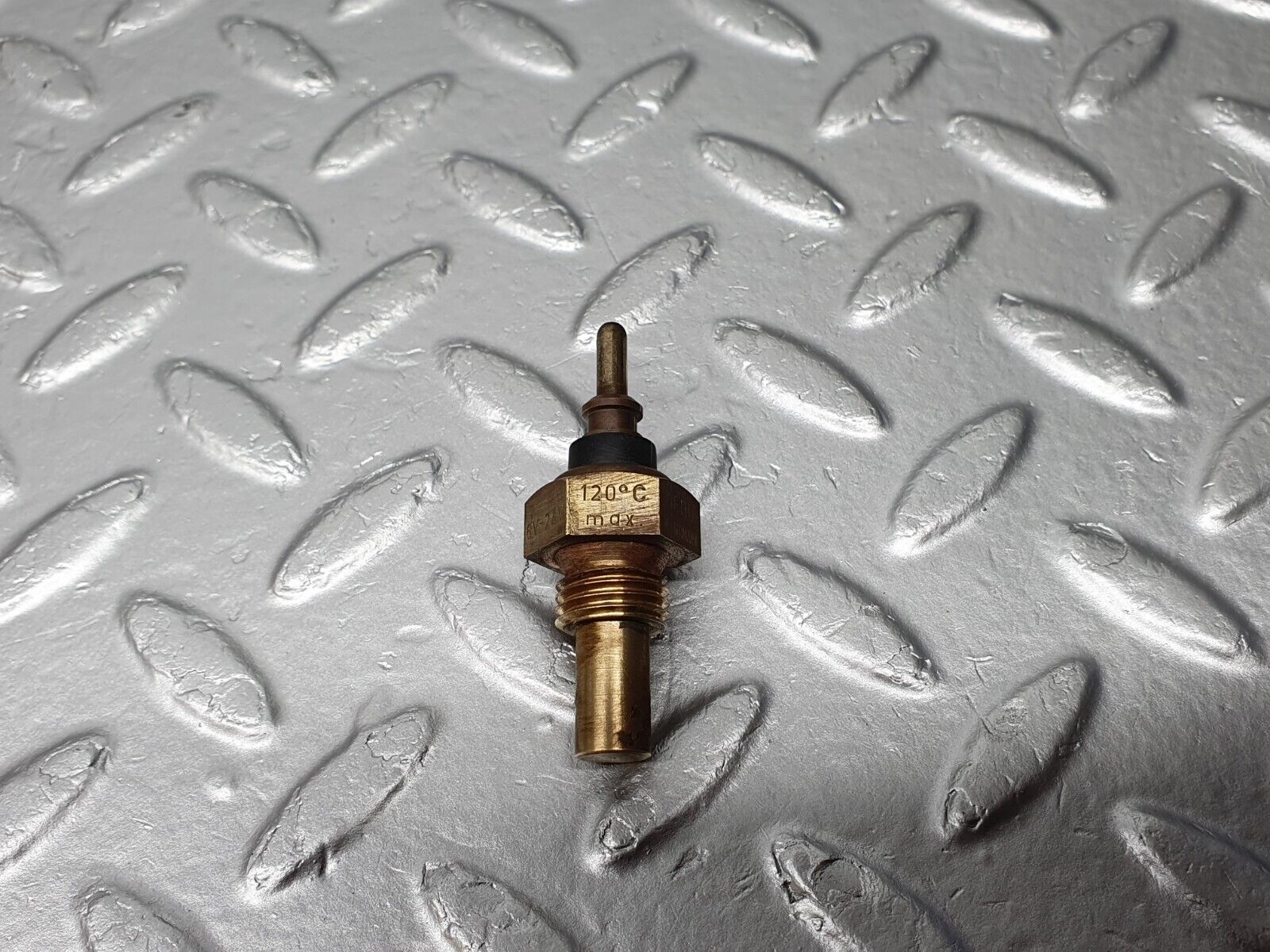 40860 Mercedes-Benz W123 300D Coolant Temperature Sensor Beru 0055422617