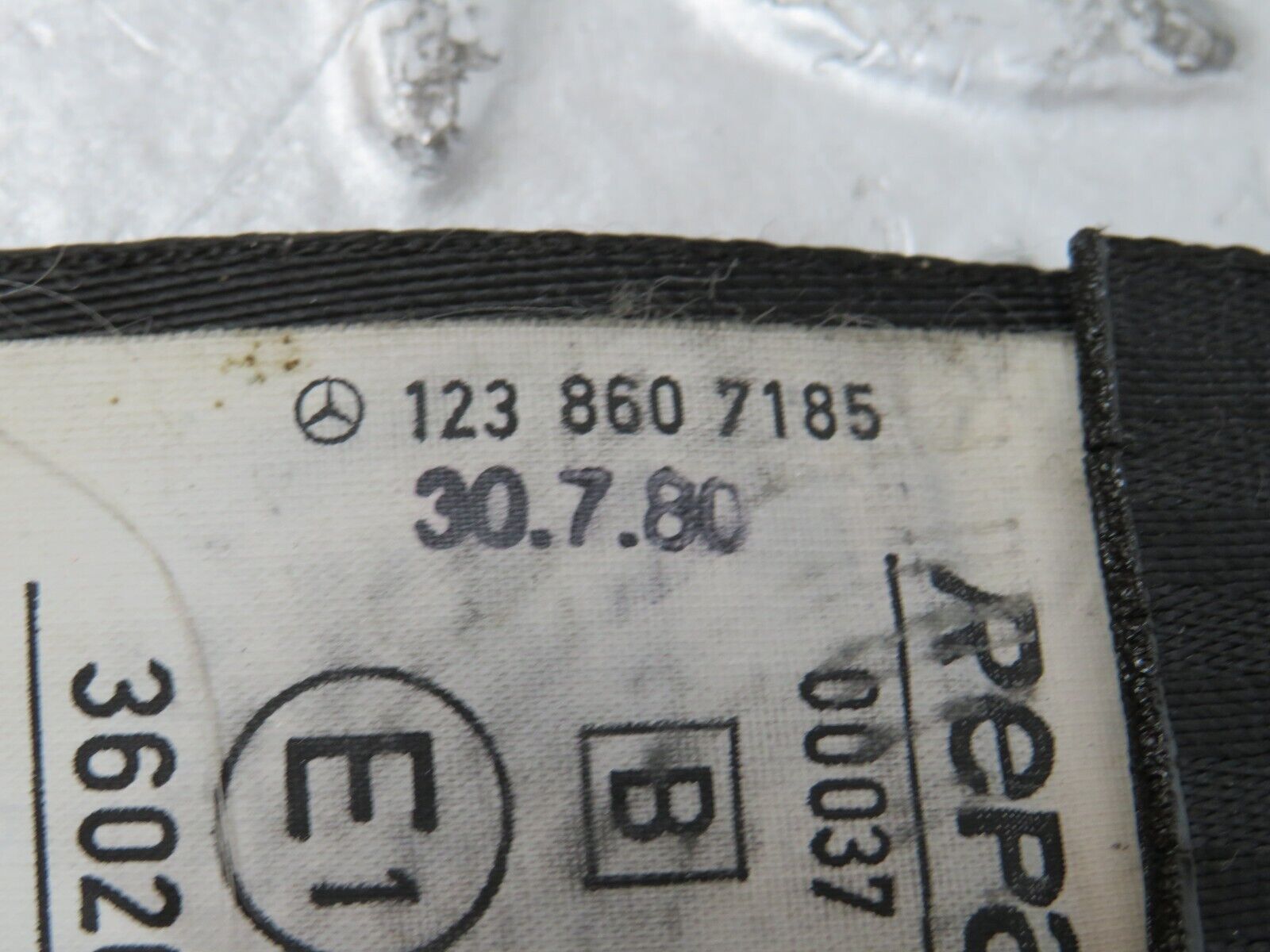 28163 Mercedes-Benz W123 280E Rear Seat Belt Set With Buckles 1238607885