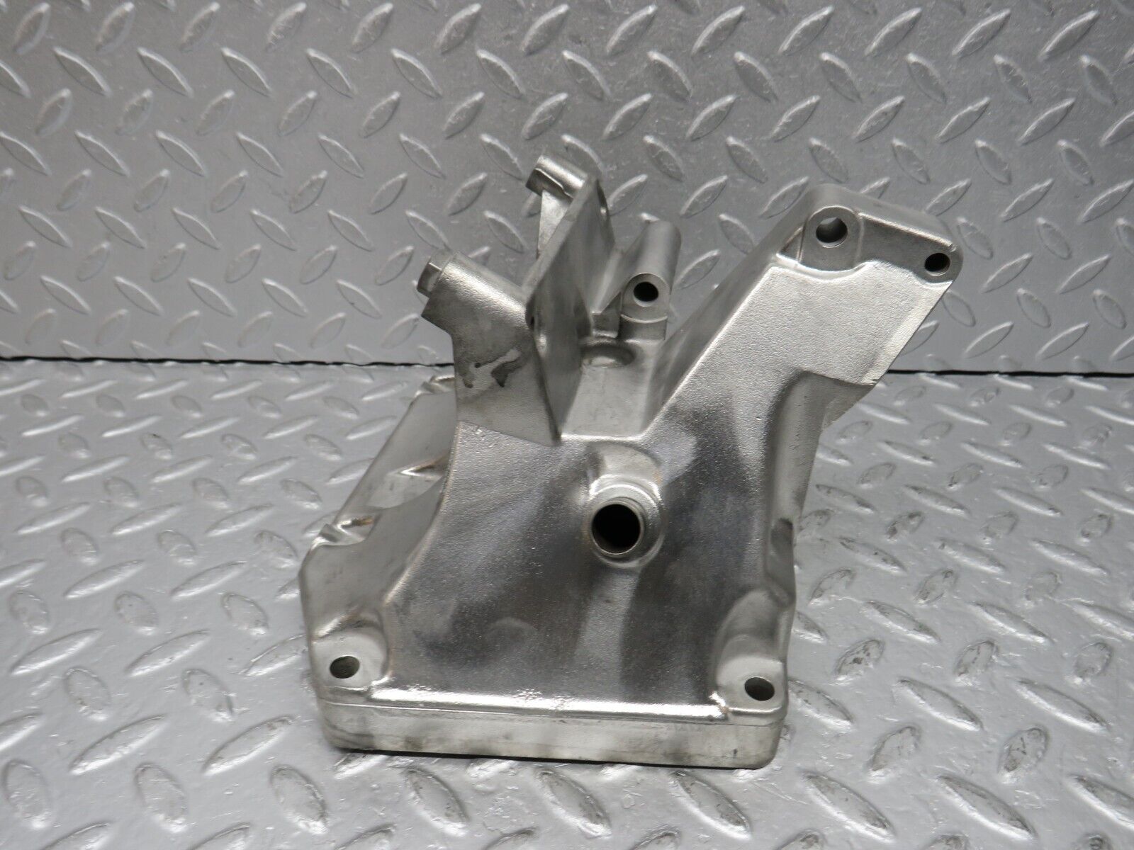 38647 Mercedes-Benz R129 280SL Coupe Power Steering Pump Bracket 1031310935