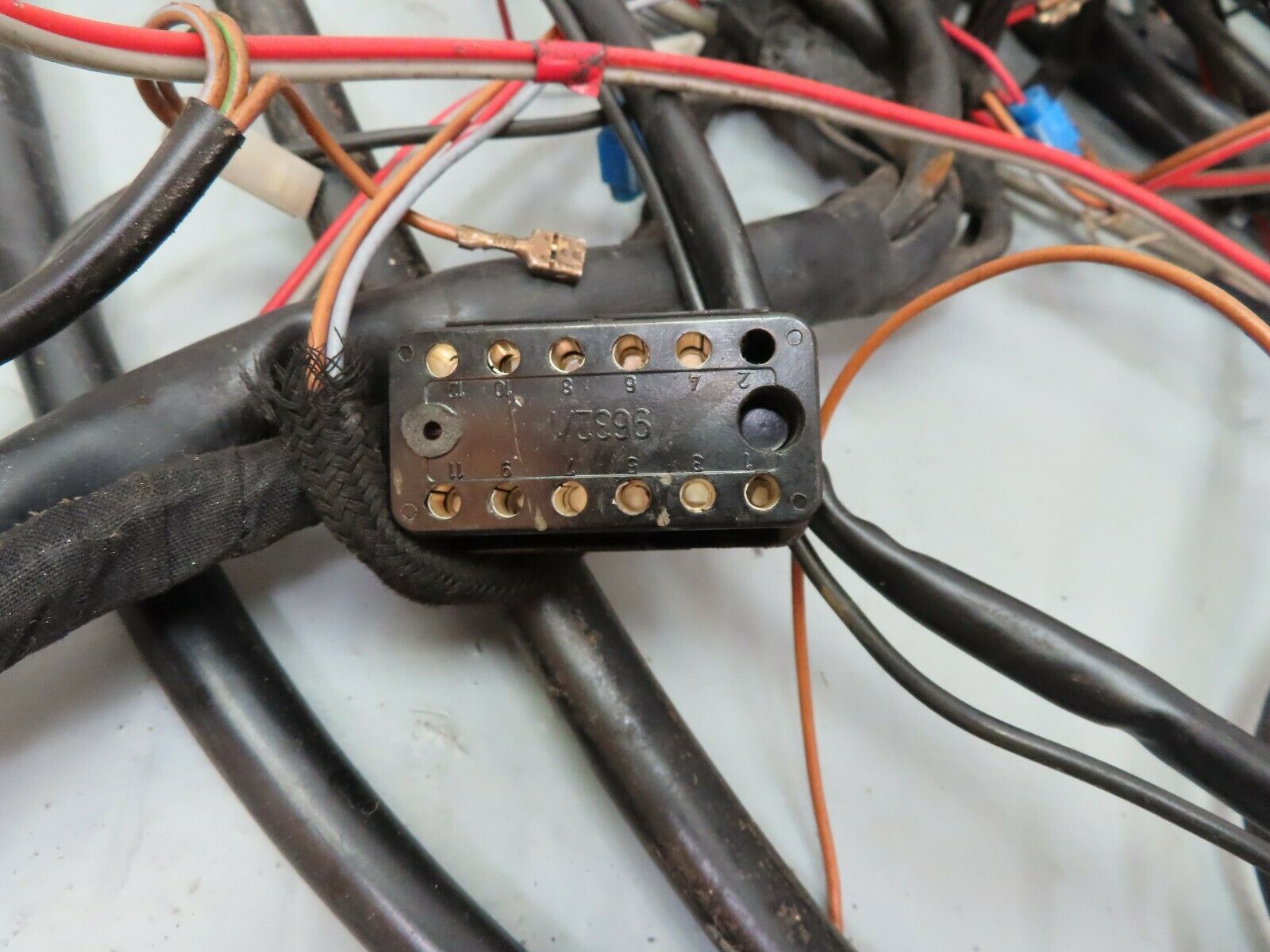 5943 Mercedes-Benz W123 200 Engine Chassis Body Wire Wiring Harness