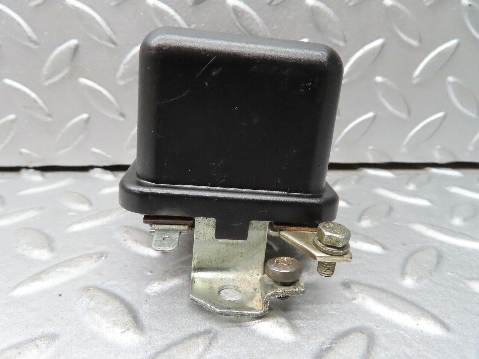 18875 Mercedes-Benz W121 190b Ponton Voltage Regulator Hüco 133503