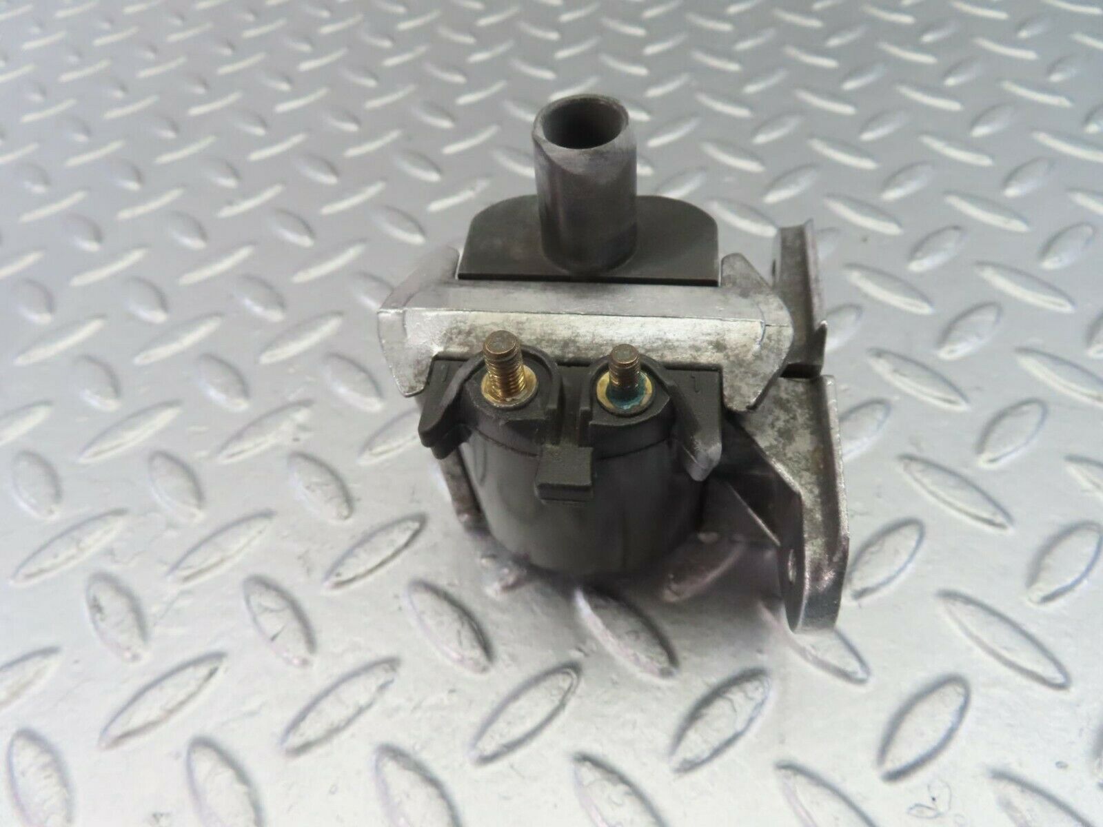 10519 Mercedes-Benz W201 190E Ignition Coil 0001585403