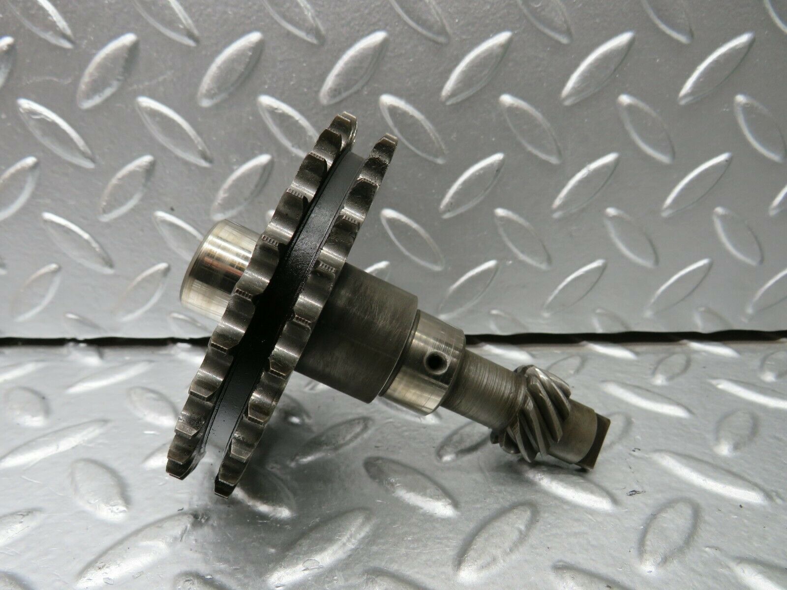 22815 Mercedes-Benz C107 450SLC Camshaft Intermediate Timing Gear 1161570414