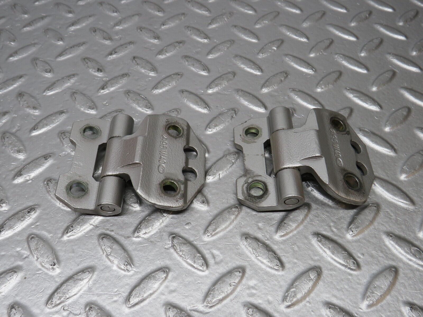 39509 Mercedes-Benz R129 320SL Coupe Door Hinge Left Side