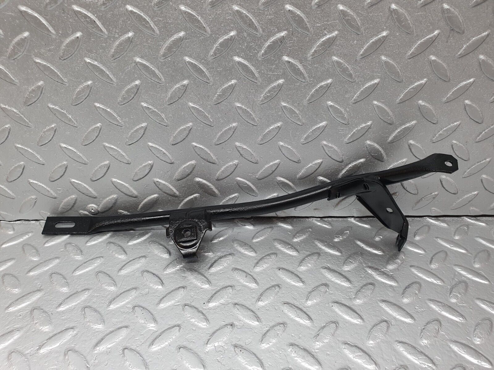 41507 Mercedes-Benz W124 200E Horn Bracket