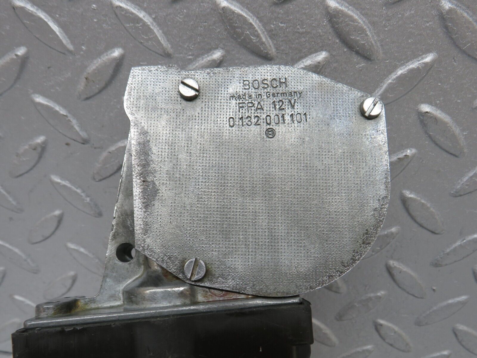 37420 Mercedes-Benz W109 300SEL Rear Left Window Regulator Motor Bosch 0132001101