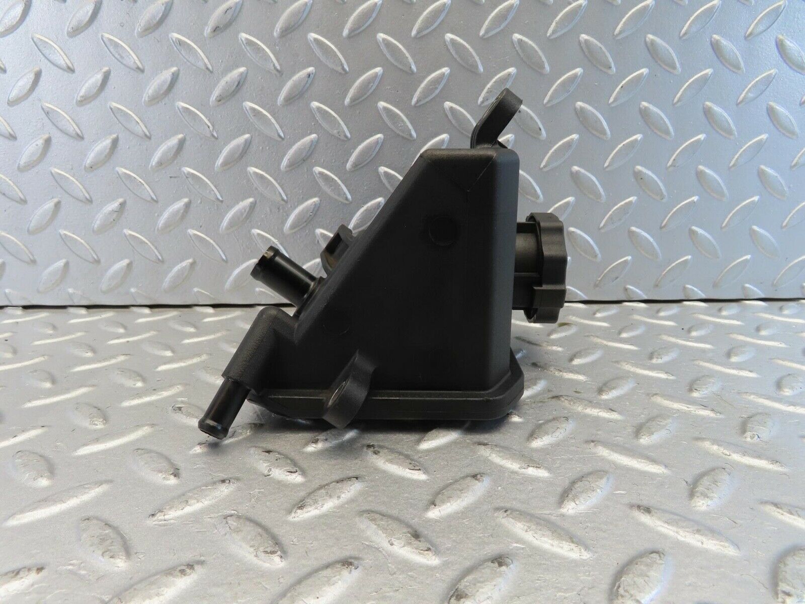 11255 Mercedes-Benz W221 S320 Power Steering Fluid Reservoir 0004602283