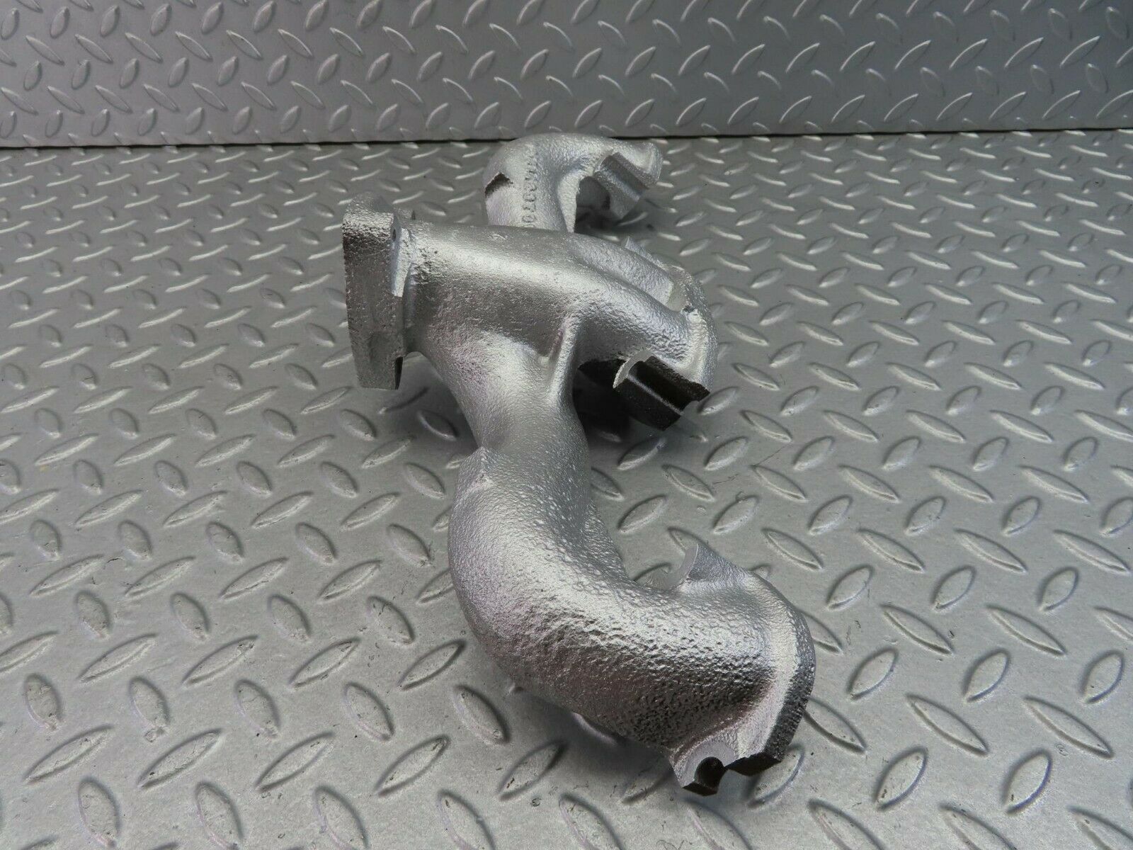 7965 Mercedes-Benz W115 220D Exhaust Manifold 6151420701