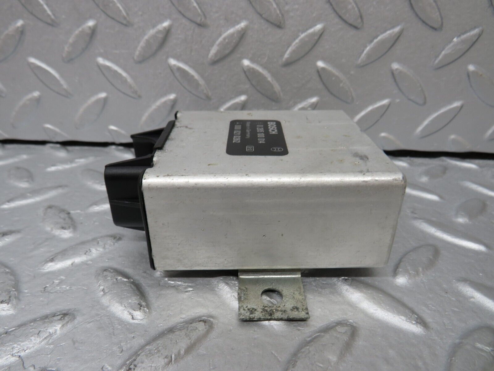 36967 Mercedes-Benz C126 420SEC Coupe Seat Belt Control Unit Bosch 0285100014