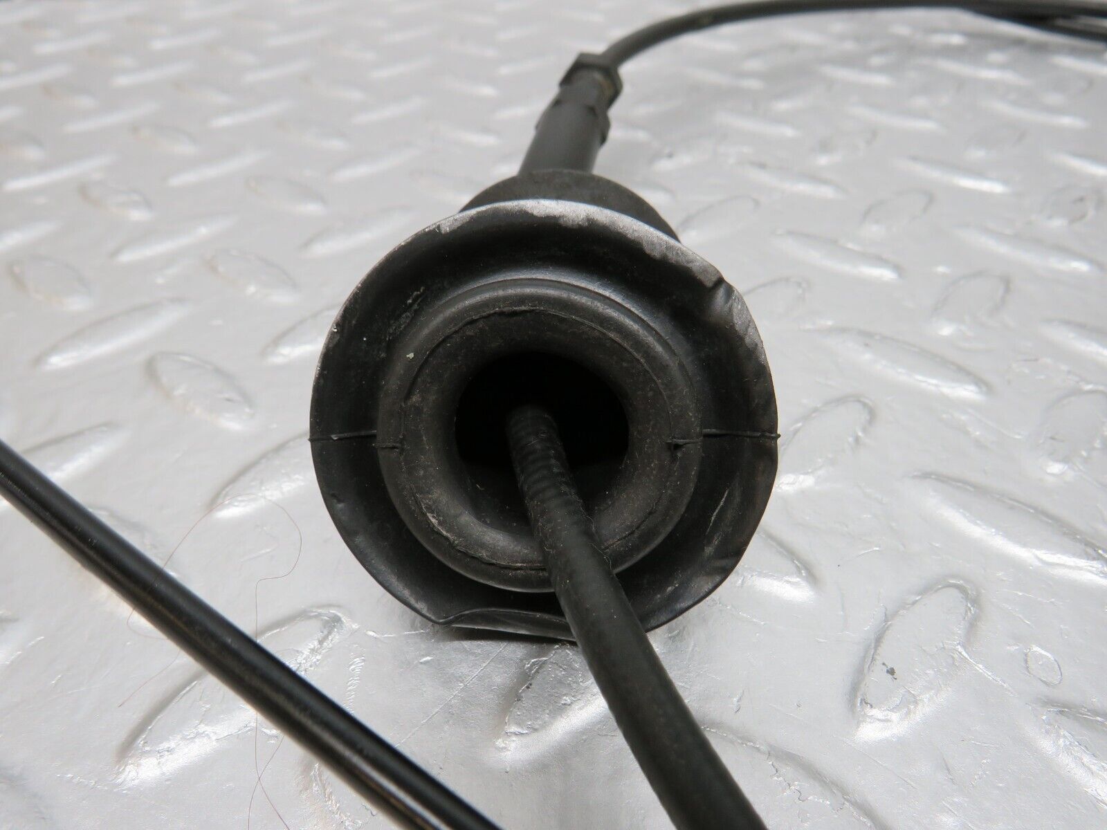 34641 Mercedes-Benz C126 380SEC Coupe Bonnet Release Cable 1269970881