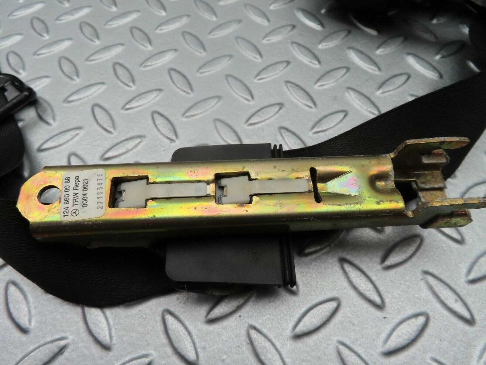 5366 Mercedes-Benz W124 230E Seat Belt Front Right 1248600686