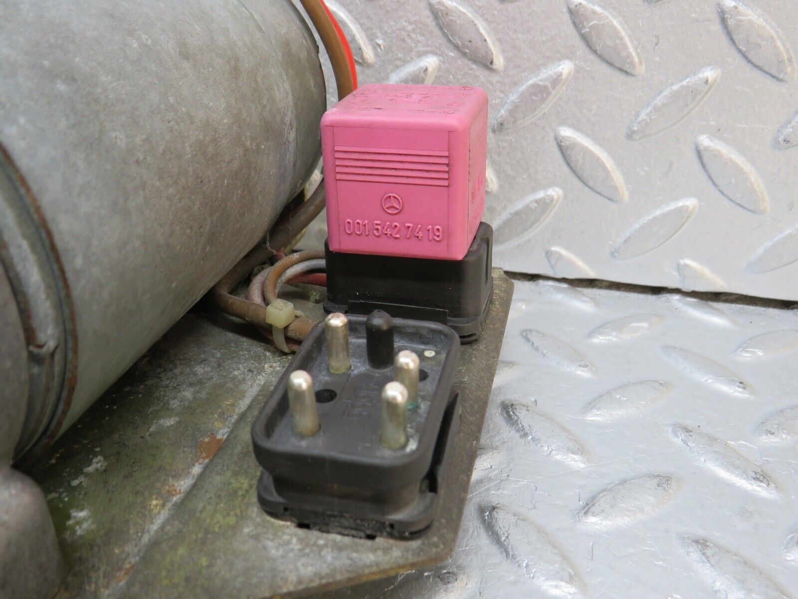 37967 Mercedes-Benz A124 320E Cabriolet Roof Top Hydraulic Pump Motor Bosch 1248002348 0542020007