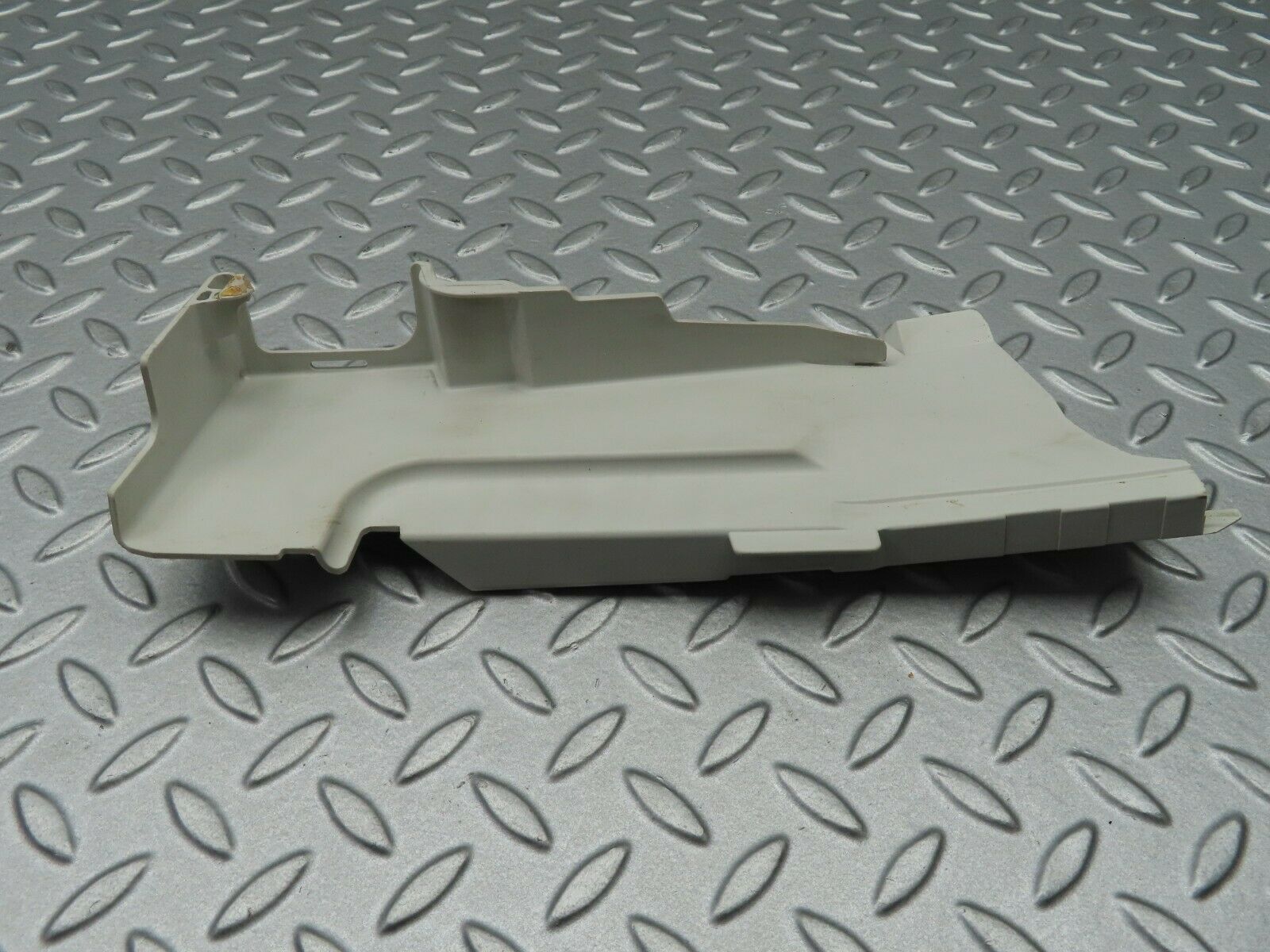 5289 Mercedes-Benz W124 230E Lock Cover Front Right 1247231408