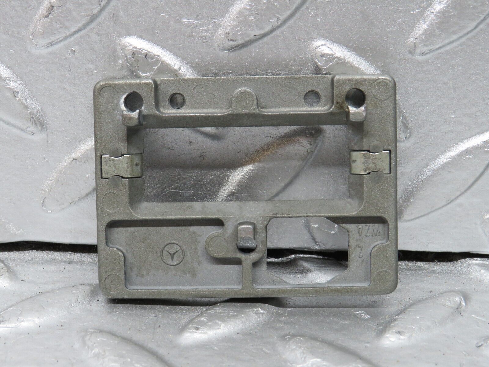 33197 Mercedes-Benz W202 Rear View Mirror Bracket