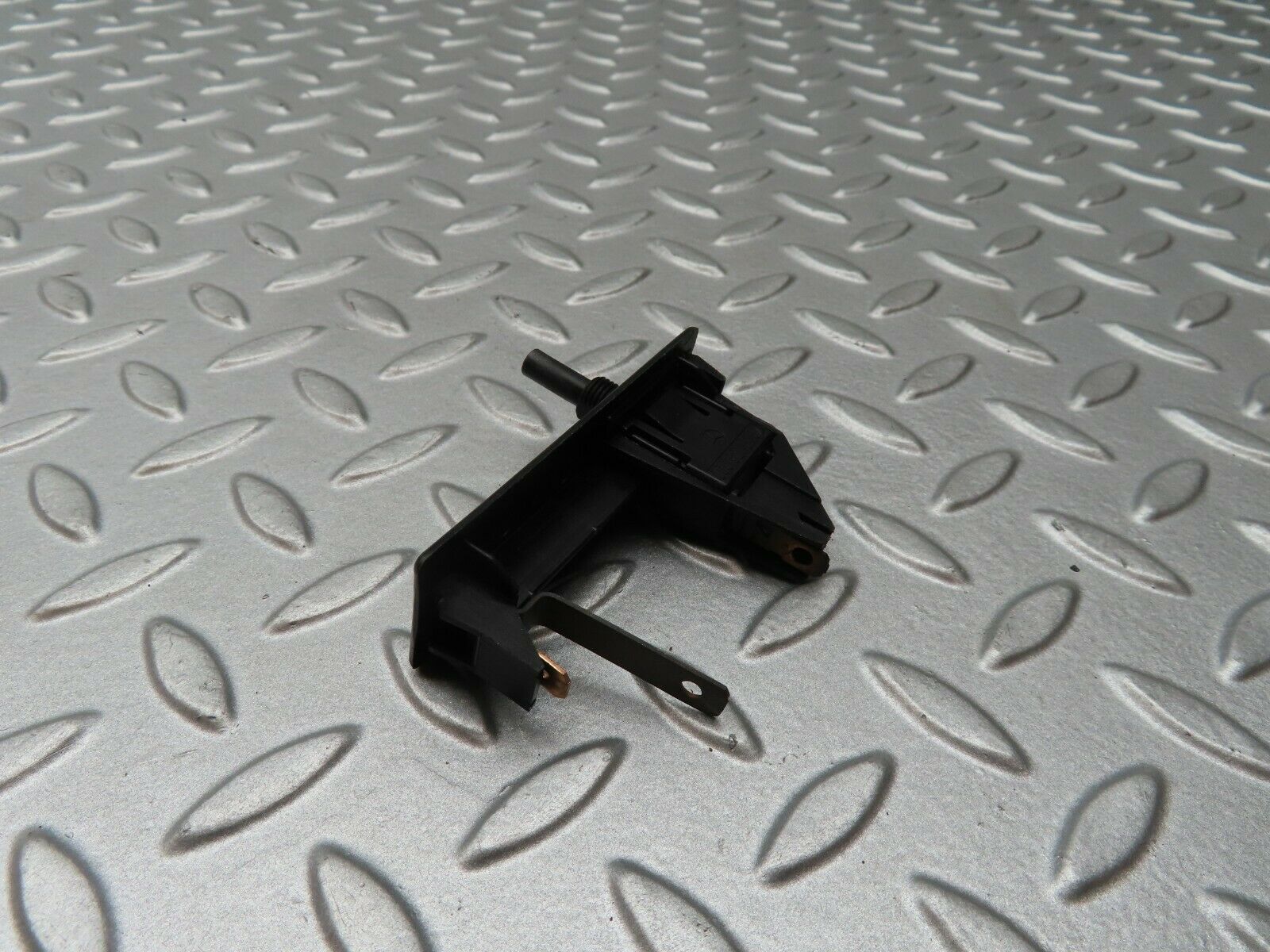 4204 Mercedes-Benz V123 240D LWB Trunk Lighting 1158202511