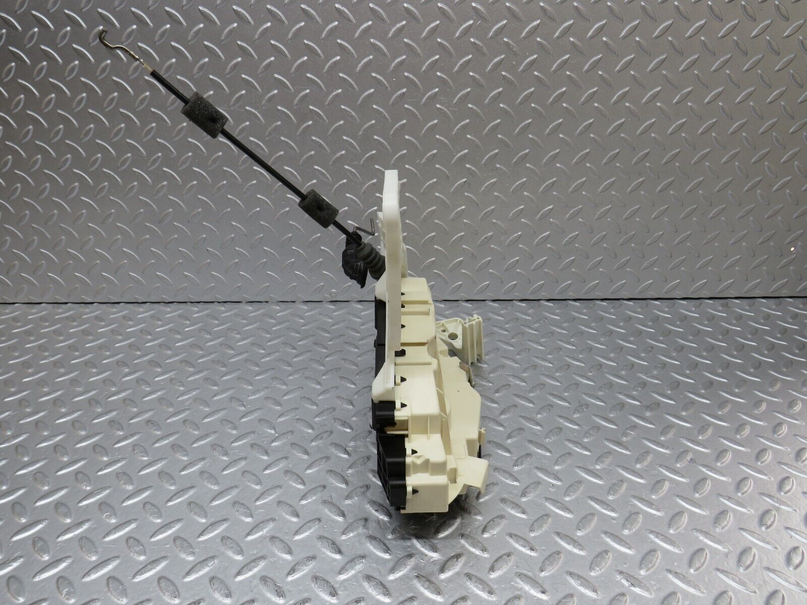 35234 Mercedes-Benz W221 Front Left Door Lock Mechanism 2217202735