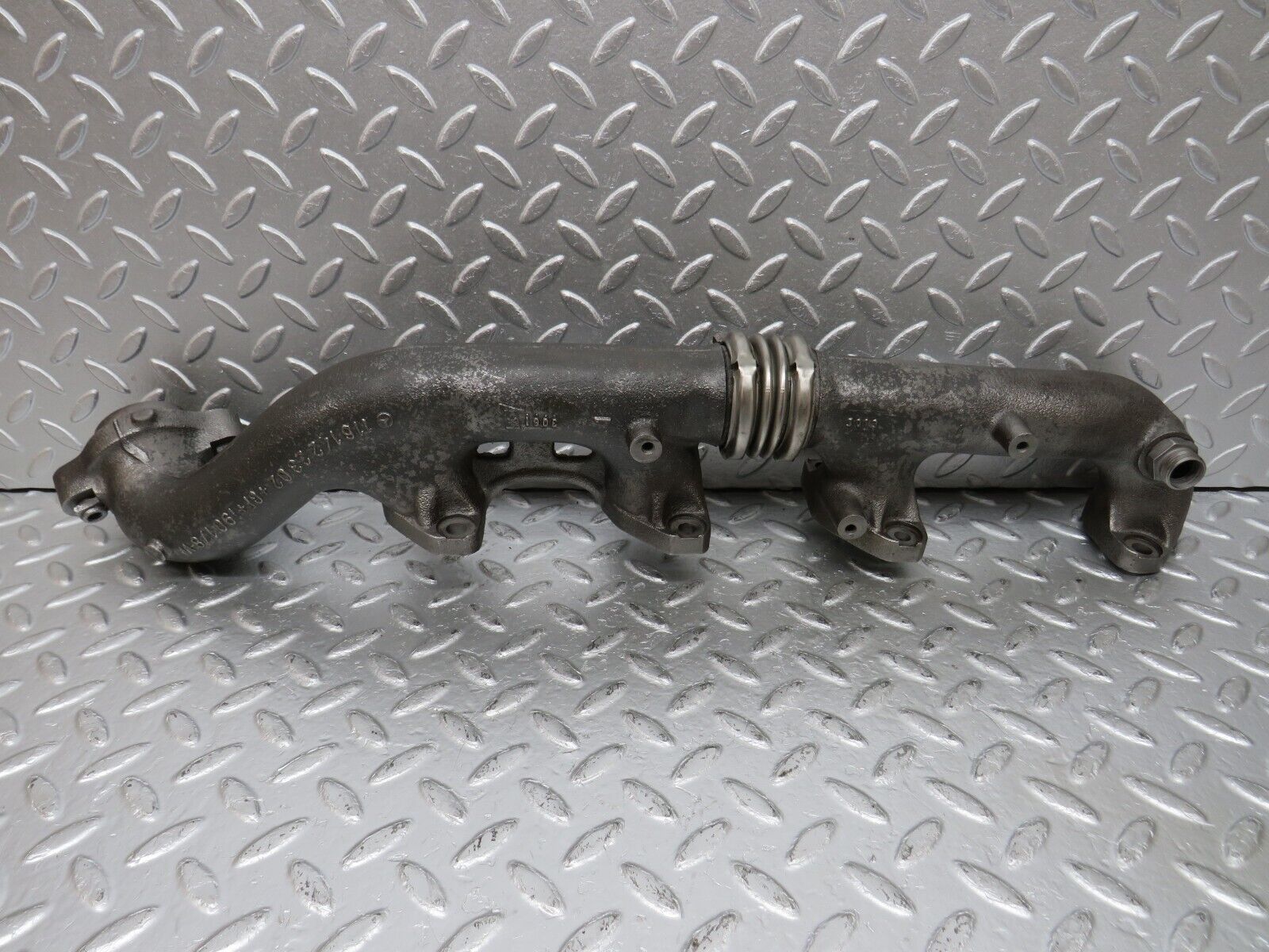 33119 Mercedes-Benz W126 380 V8 Exhaust Manifold Left 1161422302 1161422902
