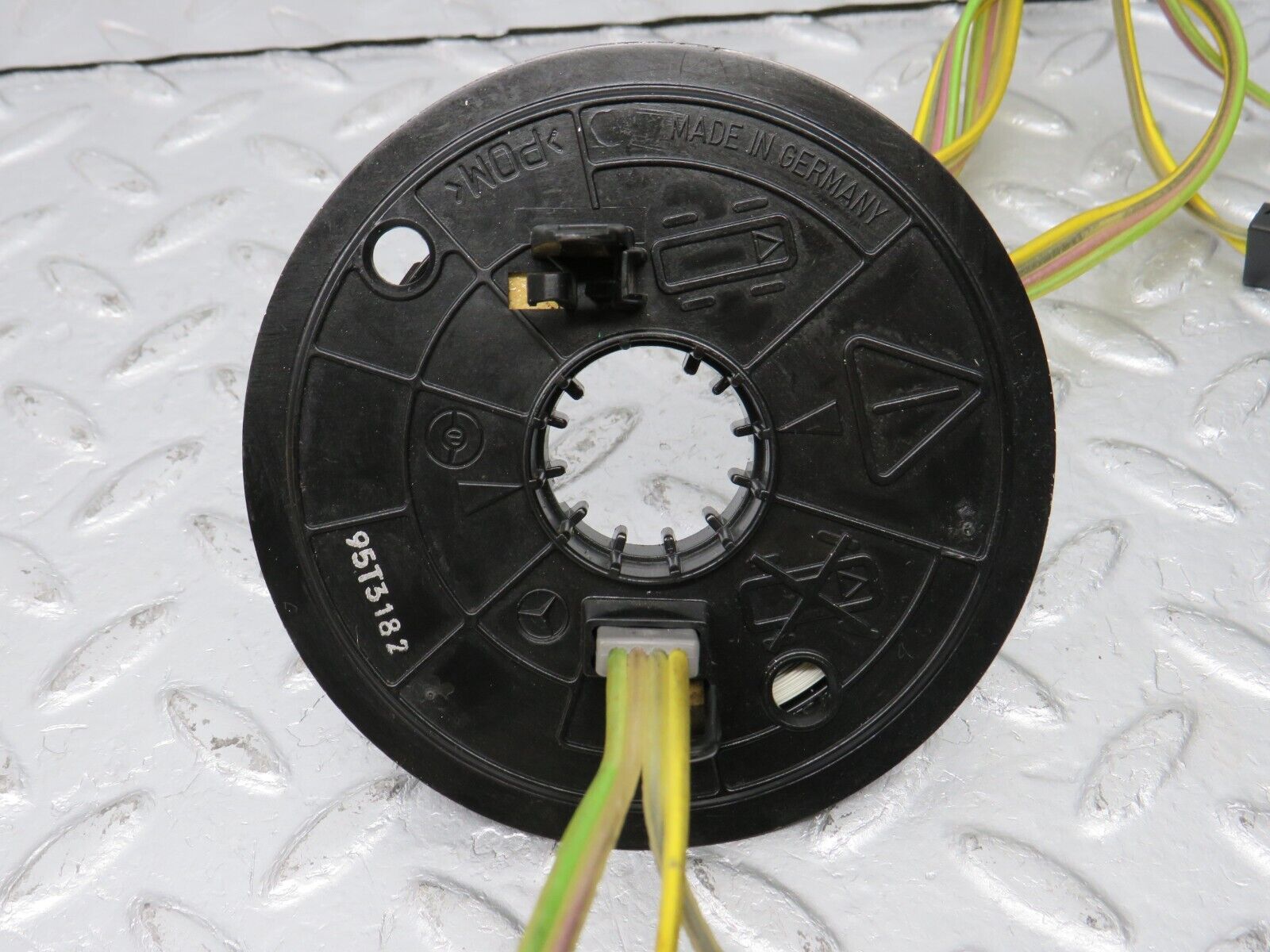 39475 Mercedes-Benz R129 320SL Coupe Steering Wheel Contact Plate 1704600049