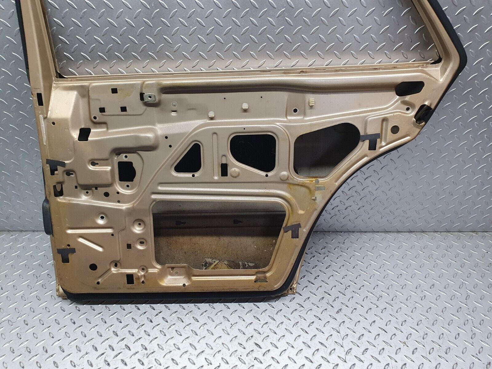 41369 Mercedes-Benz W124 200E Rear Right Door