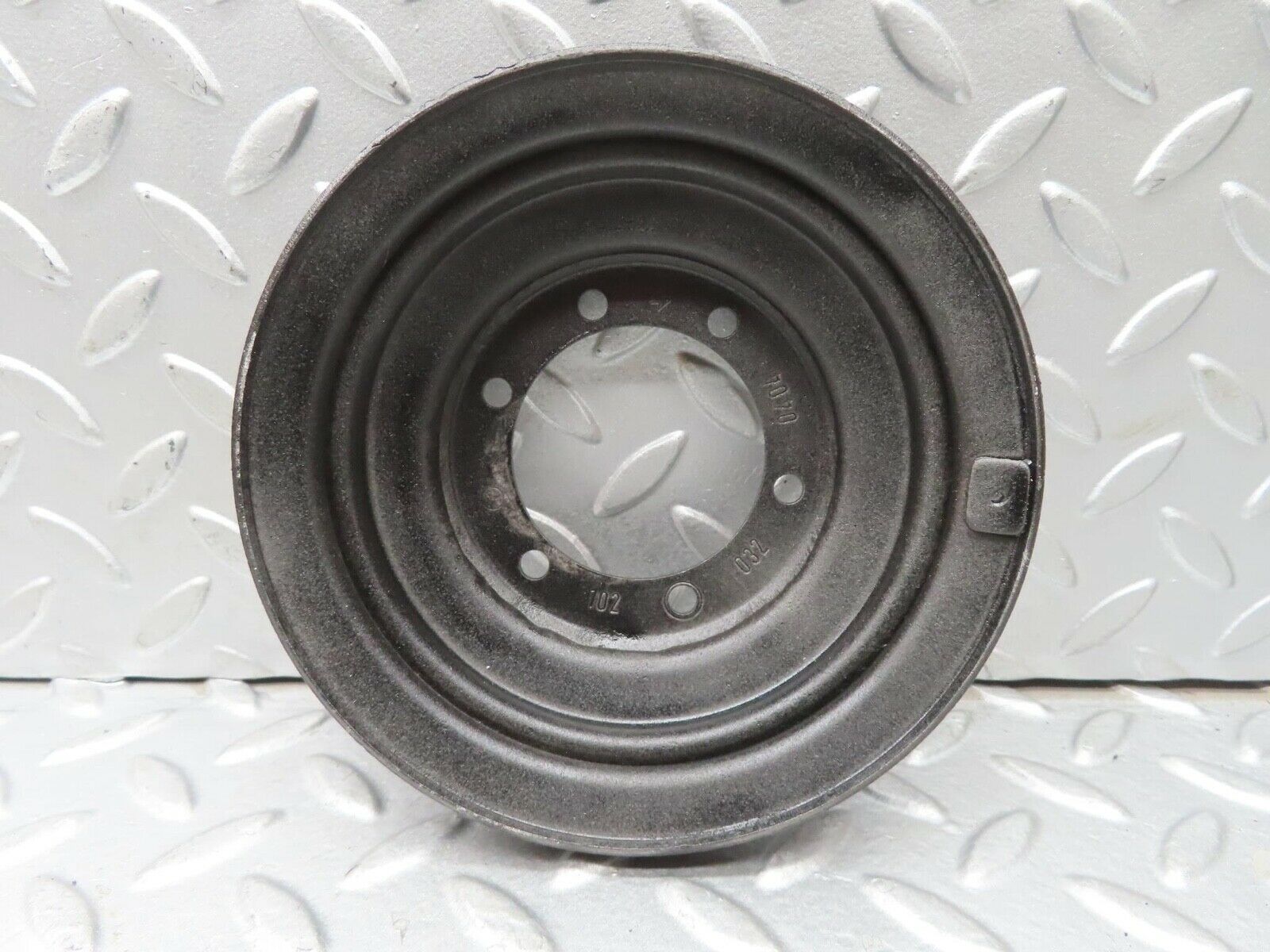 13616 Mercedes-Benz W123 200 Crankshaft Pulley 1020320404