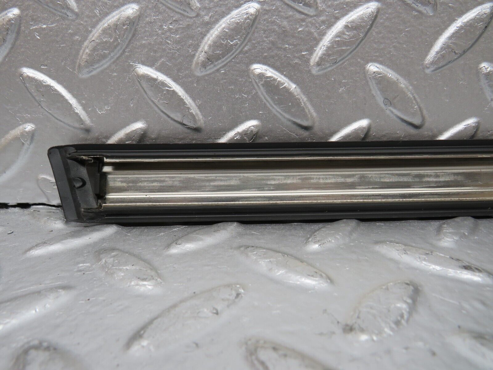 30785 Mercedes-Benz W201 190E 2.0L Rear Left Fender Wing Centre Moulding Trim