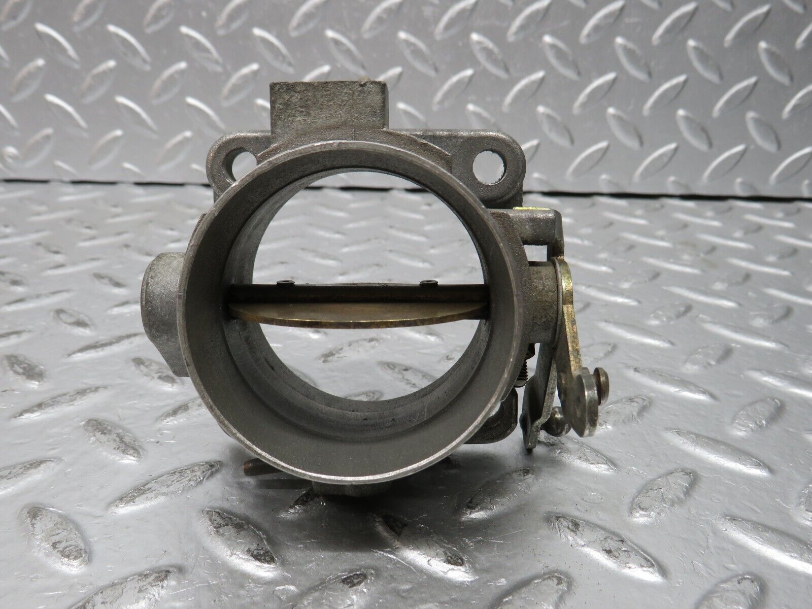 32061 Mercedes-Benz W123 230E Throttle Body Valve