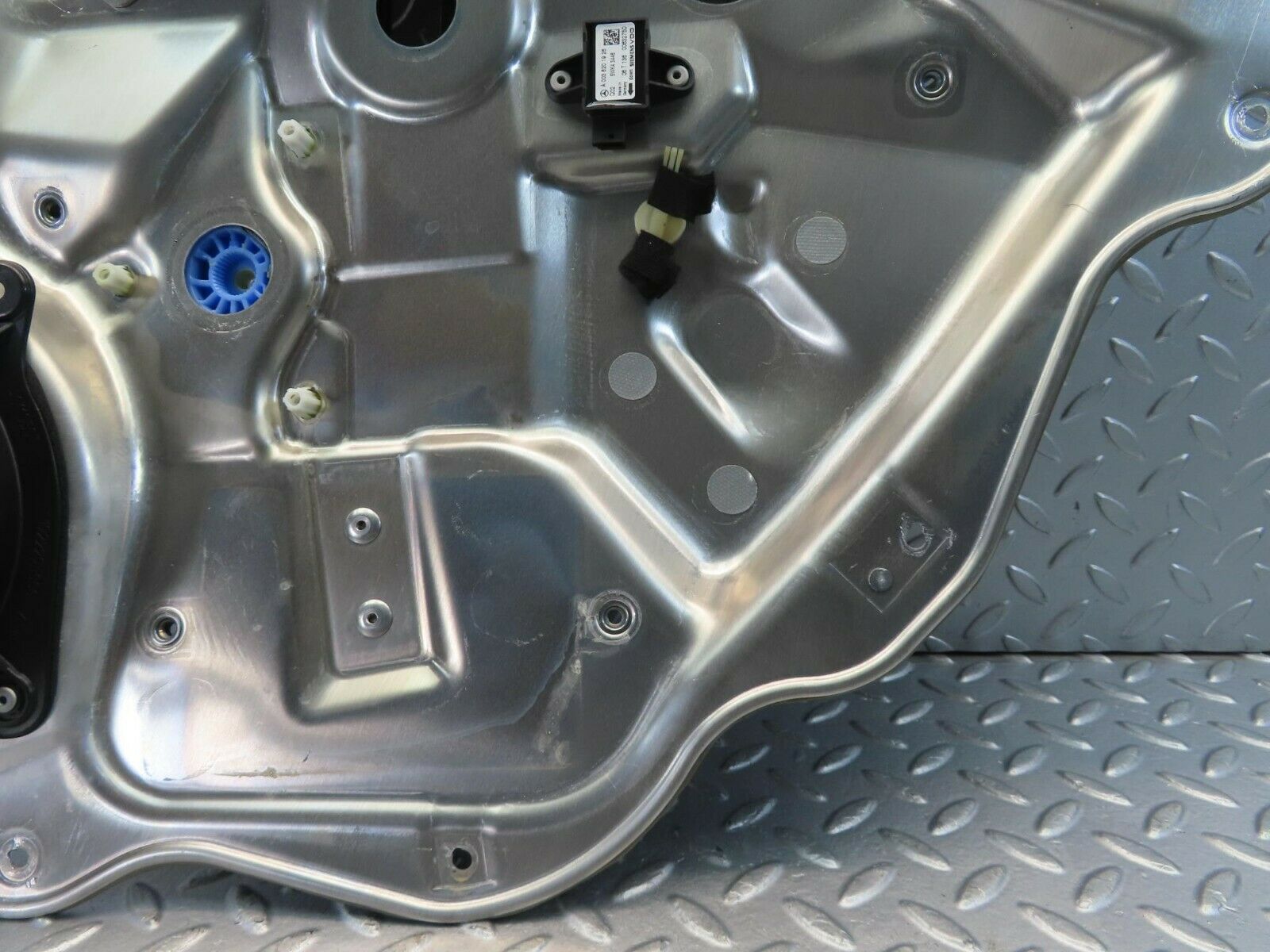 11153 Mercedes-Benz W221 S320 Rear Right Door Window Regulator 2217300279